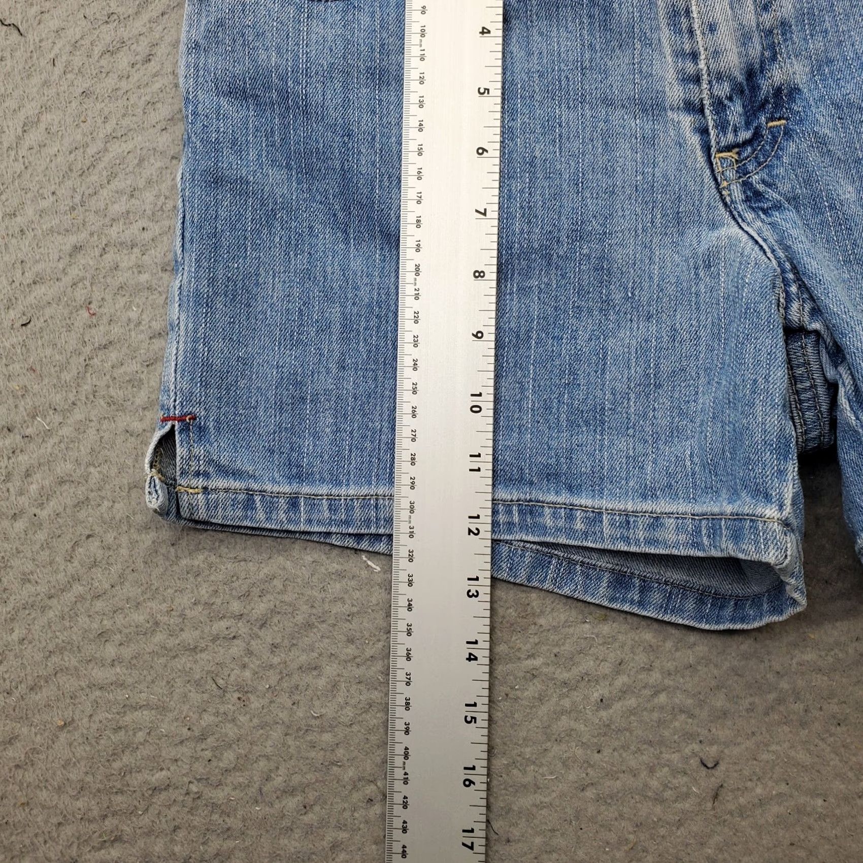 Tommy Hilfiger Tommy Hilfiger Womens 6 Blue Denim Mom Shorts Medium Wash Flat Front Side Slit Program: 5-Pocket | Casual Summer Size 28" / US 6 / IT 42 - 6 Thumbnail