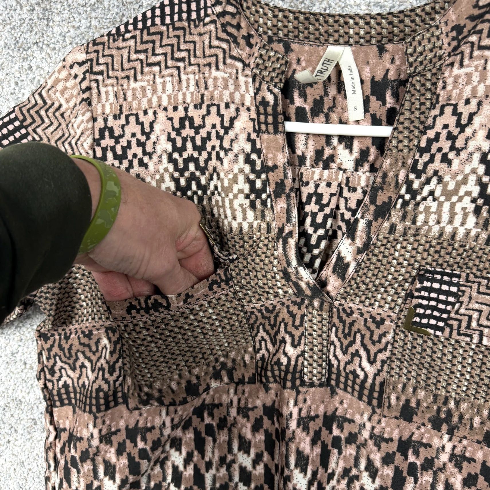 Vintage Live 4 TRUTH Blouse Tunic 3/4 Sleeve Womens S Brown Geometric Print Boho Tribal Pattern Knit Polyester V-Neck Casual Daywear Size S / US 4 / IT 40 - 5 Thumbnail