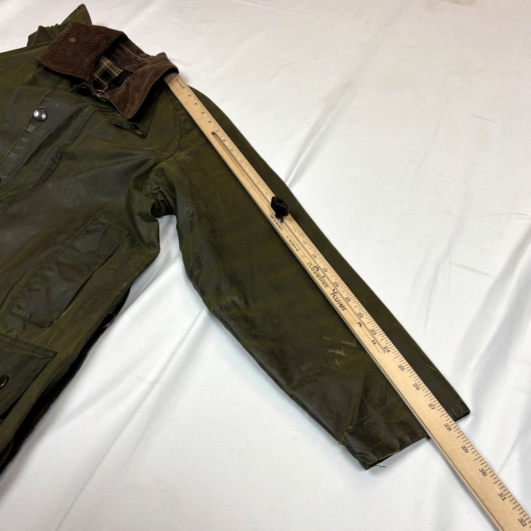 Barbour Barbour Beaufort Jacket Barbour Classic Beaufort Waxed Plaid Lined Olive Jacket Men’s C38 Mens M Olive Waxed Collared Zipper Snap Overcoat Size US M / EU 48-50 / 2 - 7 Thumbnail