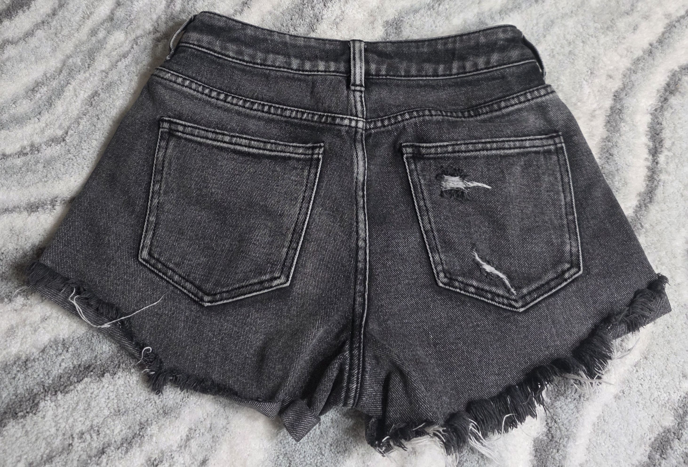 Pacsun Women's Pacsun black washed mom shorts ripped denim style Size 25" / US 0 / IT 36 - 3 Thumbnail