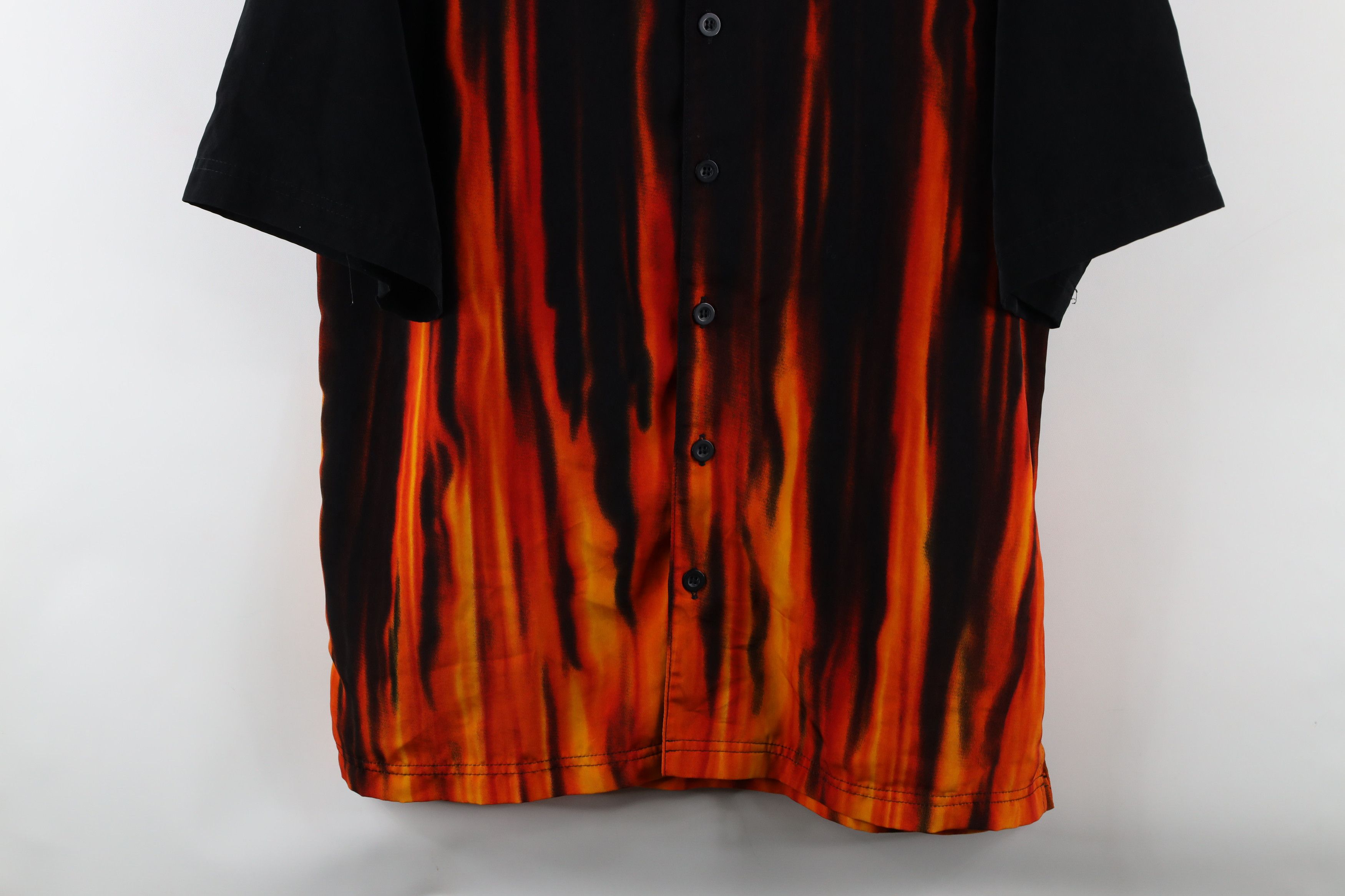 Vintage Vintage 90s Streetwear Fire Flames Poker Button Shirt Size US M / EU 48-50 / 2 - 3 Thumbnail