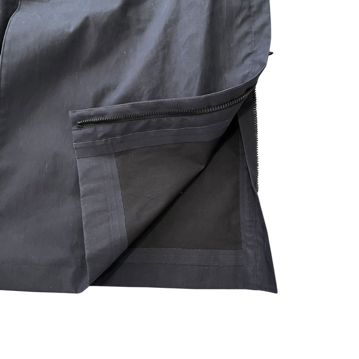 Louis Vuitton Louis Vuitton Virgil Abloh Sample Curved Seam Trench Coat Size US M / EU 48-50 / 2 - 8 Thumbnail