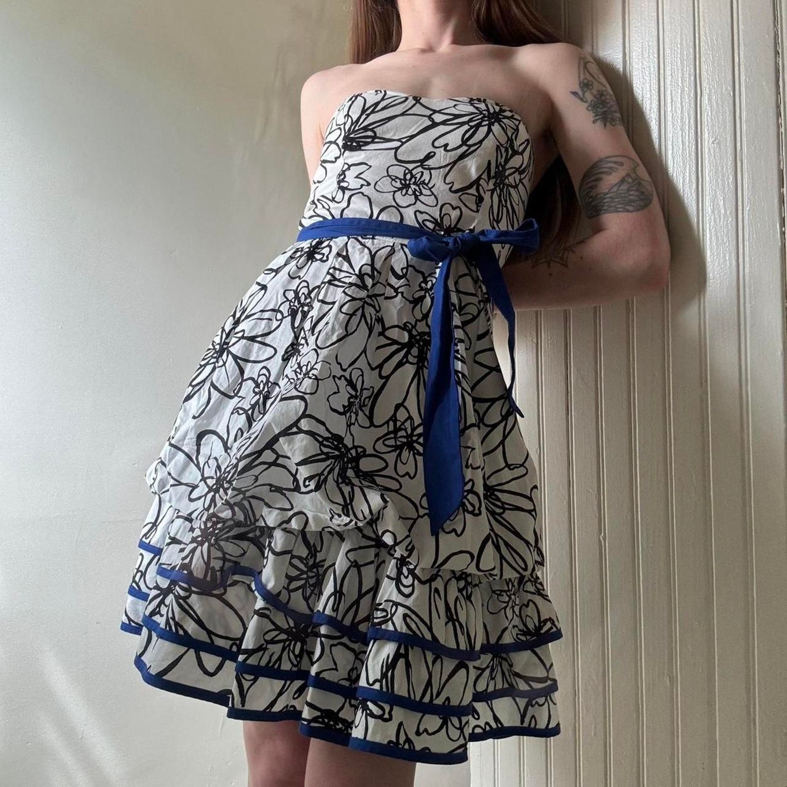Vintage Vintage BCX Dress Y2K Black White Floral Strapless Dress 1 Size XS / US 0-2 / IT 36-38 - 1 Thumbnail