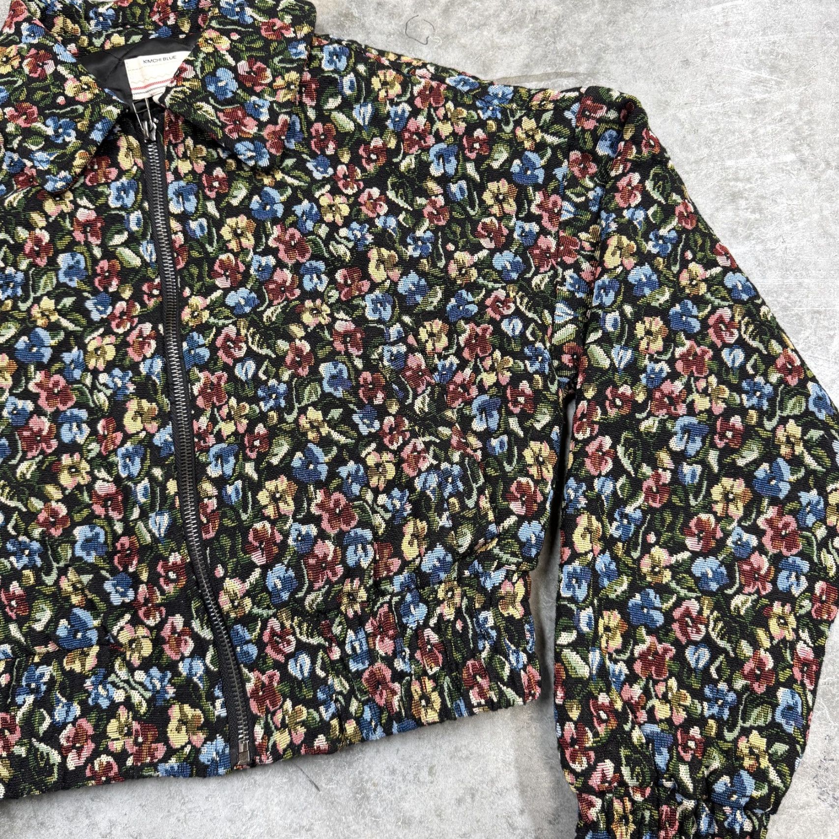 Vintage VINTAGE Kimchi Blue Jacket Womens Small Black Floral Tapestry Cropped Quilted Zip Up Size S / US 4 / IT 40 - 4 Thumbnail