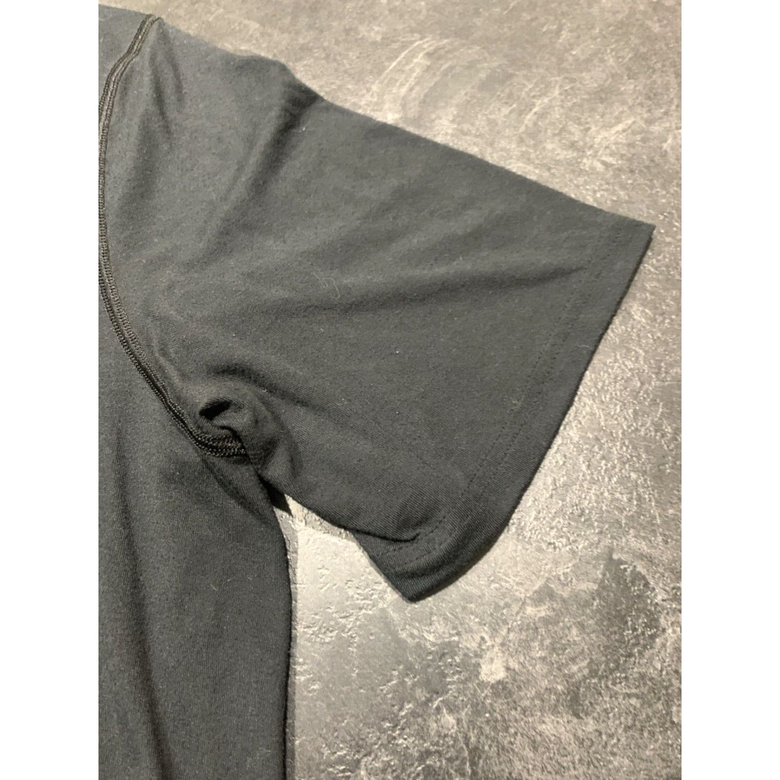 Under Armour VINTAGE Under Armour T-Shirt Men 2XL Crew Neck Short Sleeve Activewear Black Cross Training Gym Running Size US XXL / EU 58 / 5 - 2 Thumbnail