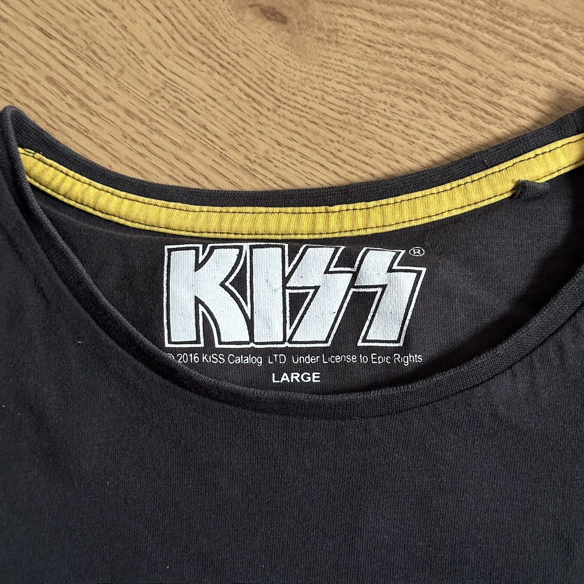 Band Tees 2016 Kiss Under License To Epic Rights T-Shirt Tee Size US L / EU 52-54 / 3 - 3 Thumbnail
