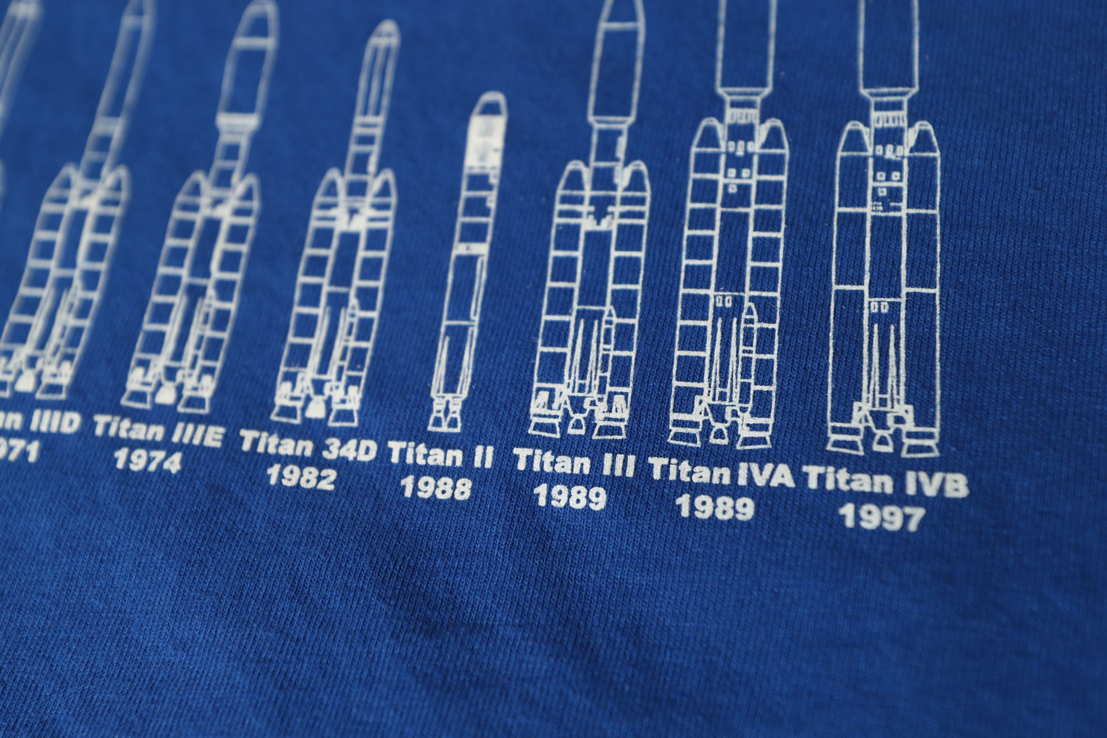Gildan × Vintage Lockheed Martin Titan Launch Vehicle Heritage Tee (XL) Size US XL / EU 56 / 4 - 9 Thumbnail