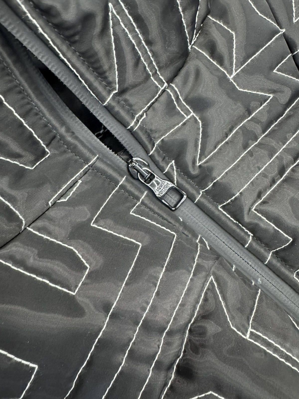 Louis Vuitton Louis Vuitton All over snow jacket Size US L / EU 52-54 / 3 - 3 Thumbnail