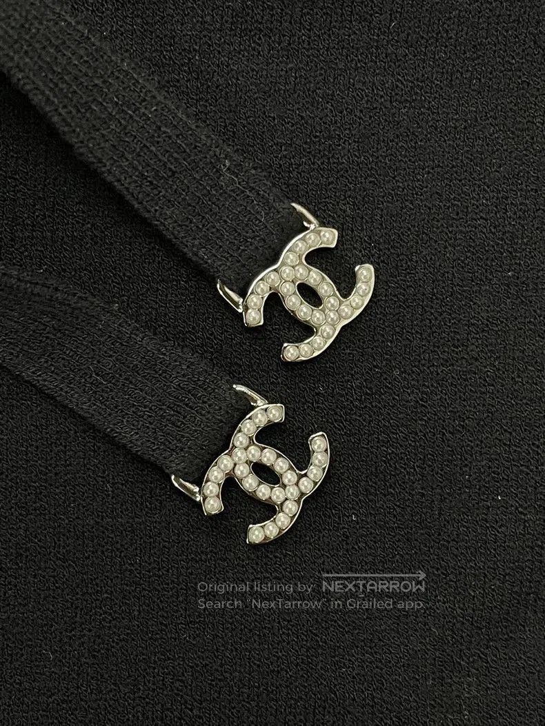 Chanel Chanel 23B Pearl Button Knit Top. Size US M / EU 48-50 / 2 - 3 Thumbnail