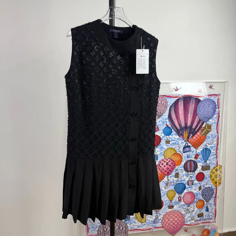 Louis Vuitton Louis Vuitton Black Silk Women's Dress Size XS 0089 Size XS / US 0-2 / IT 36-38 - 1 Thumbnail