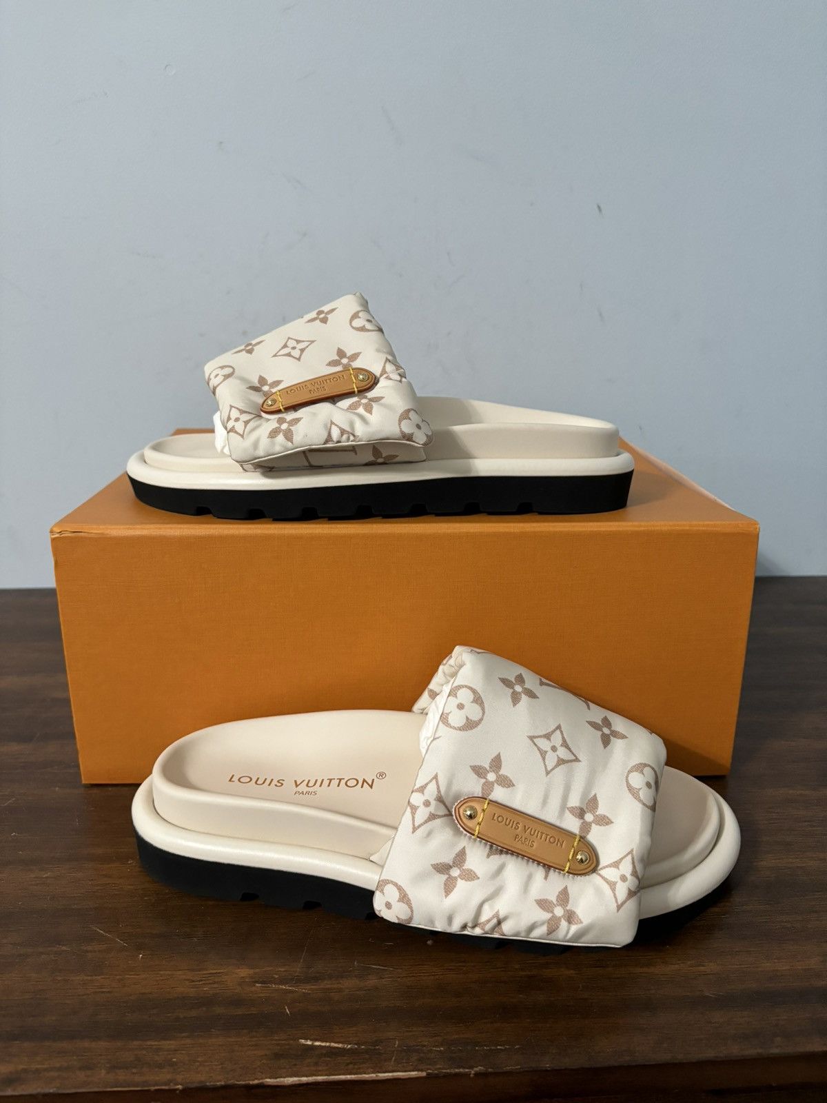 Louis Vuitton Louis Vuitton Pool Pillow Flat Comfort Mule Slide Size US 7 / EU 40 - 6 Thumbnail
