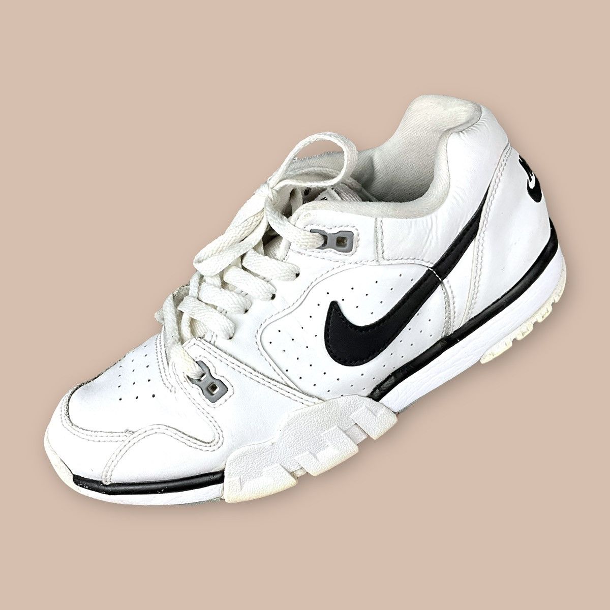 Nike Nike Air Cross Trainer Low Size US 7 / EU 40 - 8 Thumbnail