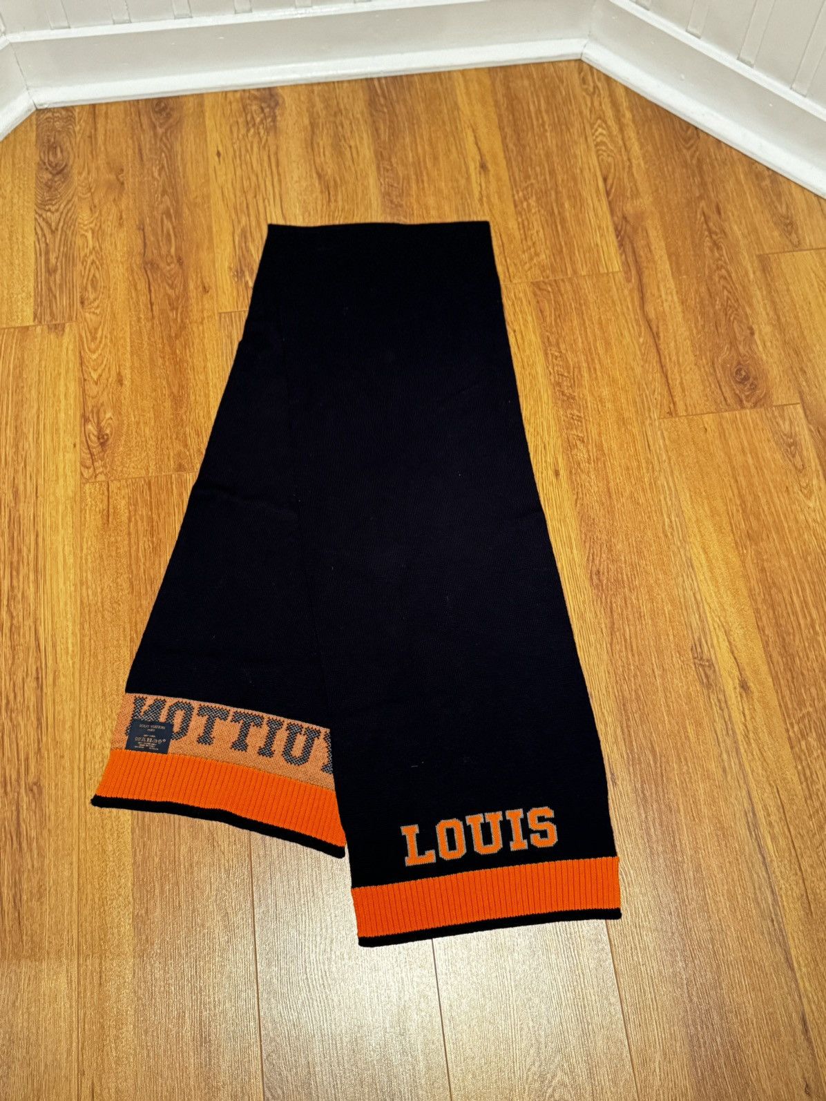Louis Vuitton Louis Vuitton Navy orange scarf Size ONE SIZE - 8 Thumbnail