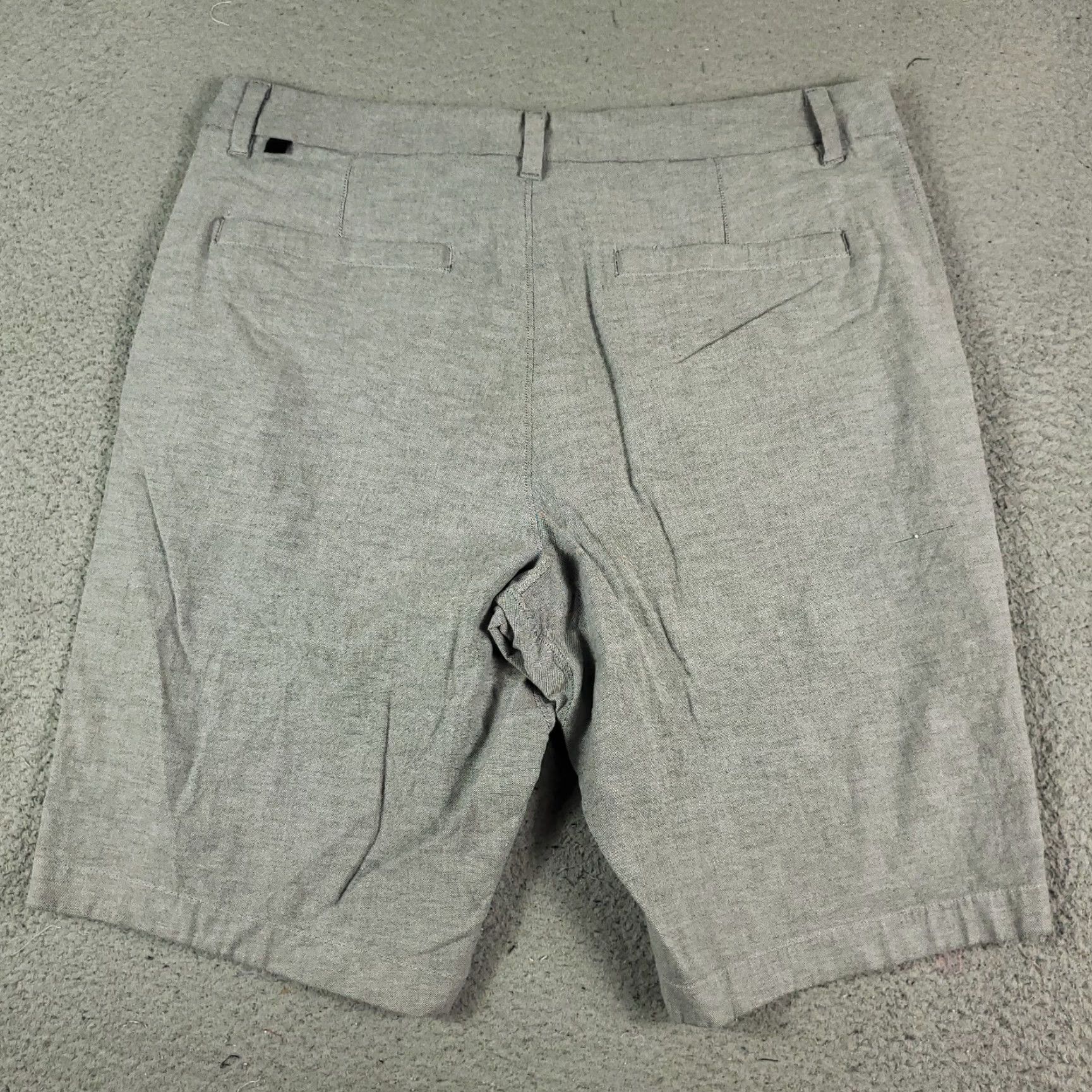 Lululemon Lululemon Mens Shorts Size 34 Gray Tech Chino Flat Front Belt Loops Logo Casual Business Formal Workwear Size US 34 / EU 50 - 7 Thumbnail