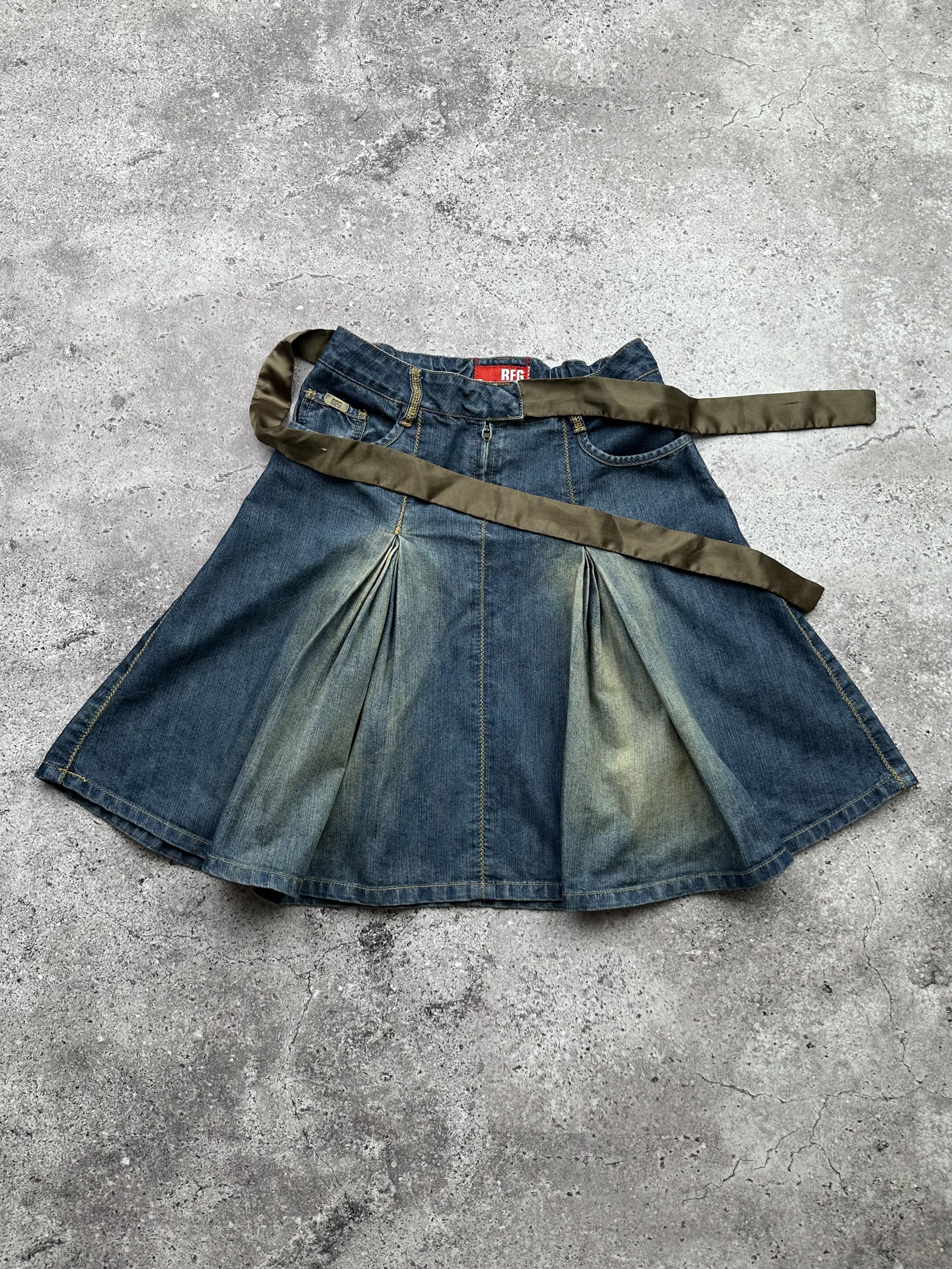 Japanese Brand Vintage Super Flare Skirt C265(V359)(E8) Size 25" / US 0 / IT 36 - 1 Thumbnail
