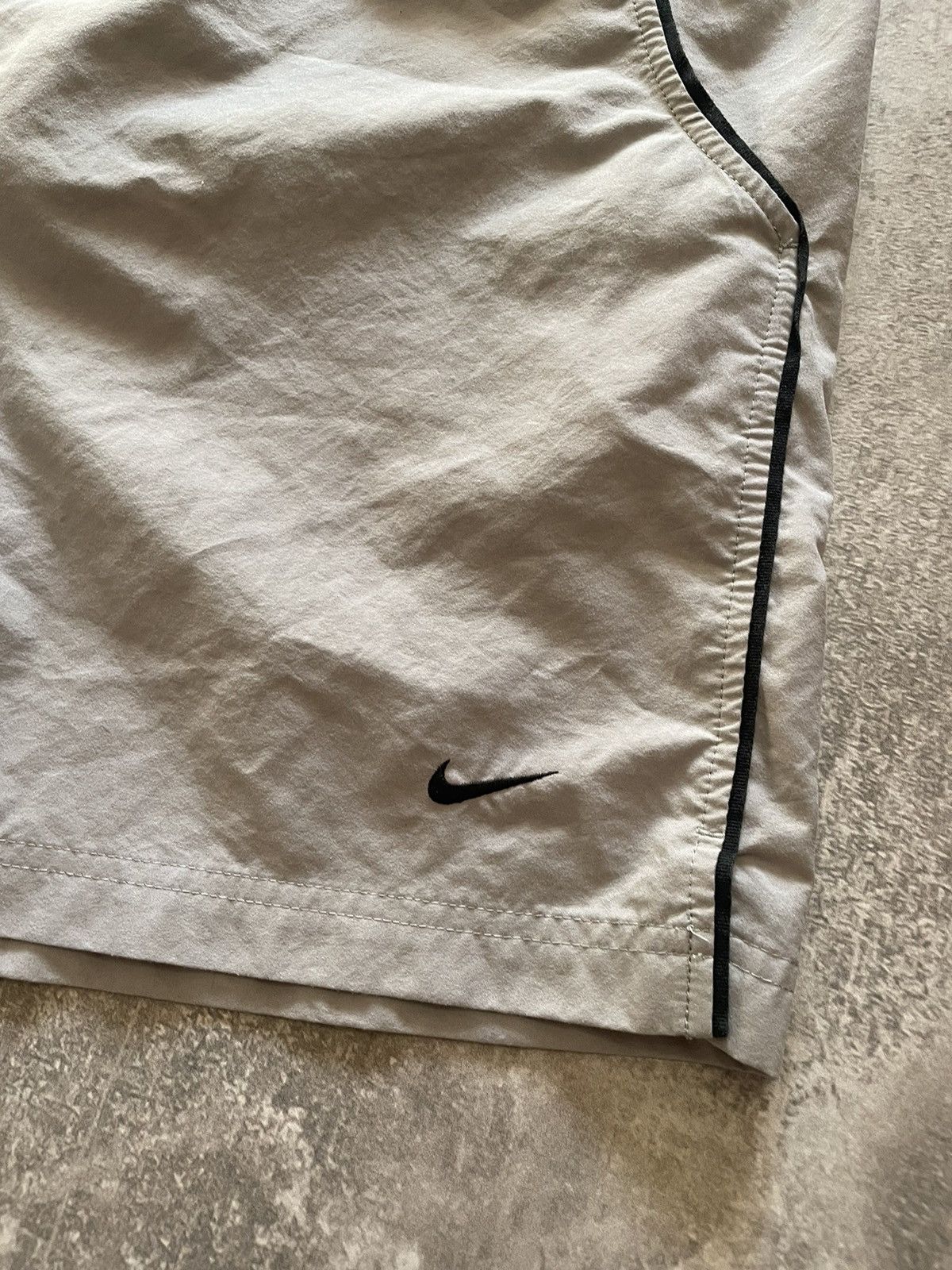 Nike × Vintage Vintage Nike Nylon Gray Shorts Swoosh Logo Y2K Size L Size US 34 / EU 50 - 2 Thumbnail