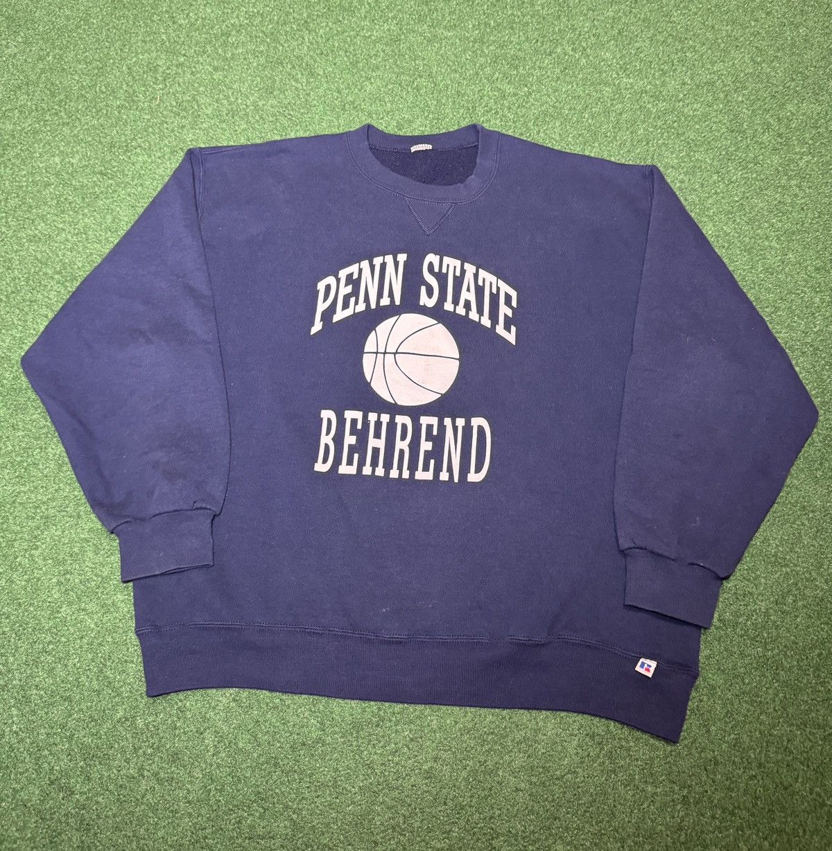 Russell Athletic Penn State Behrend Basketball Vintage 25x28 XL Sweatshirt Size US XL / EU 56 / 4 - 1 Thumbnail