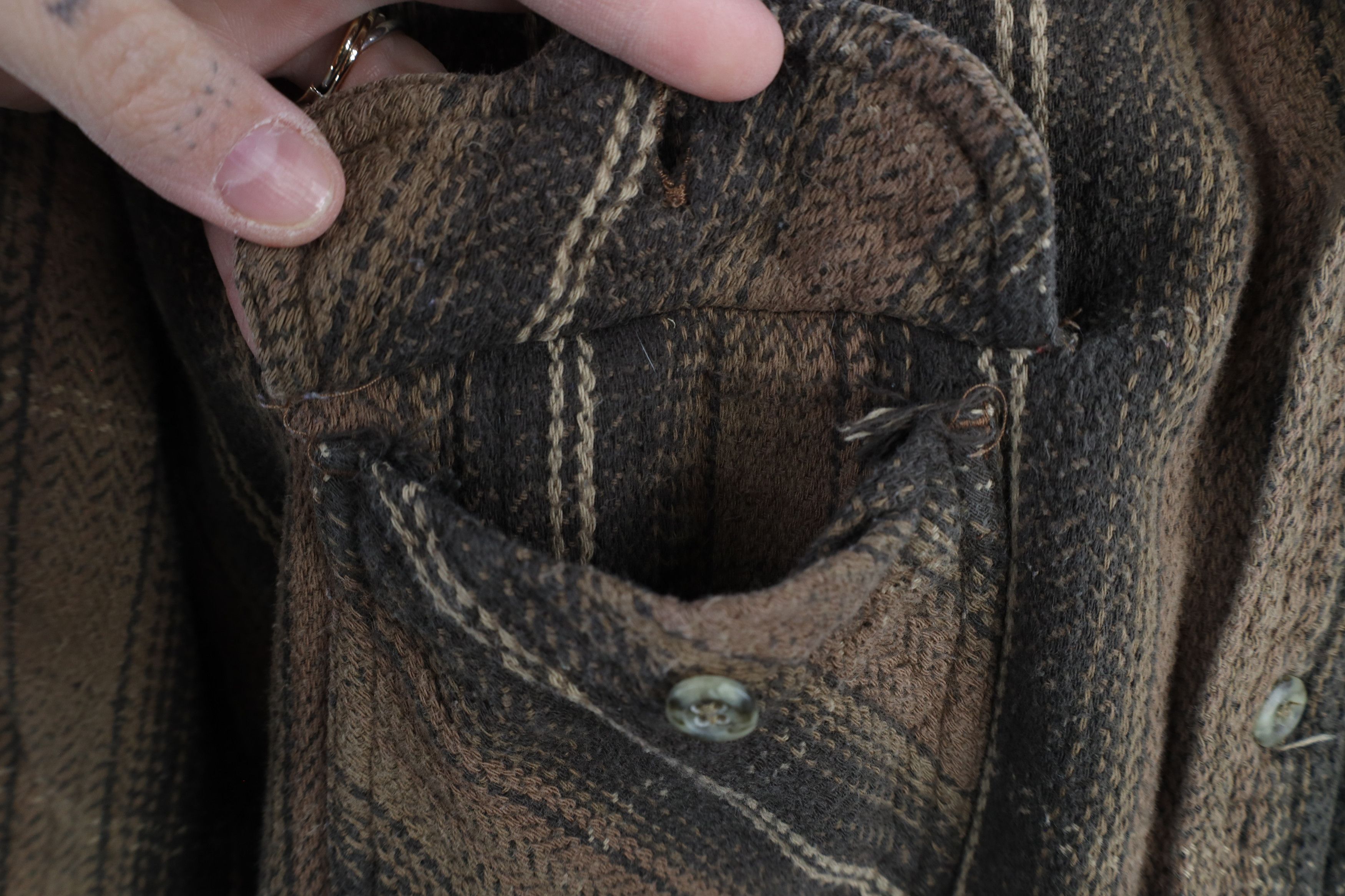 Vintage Vintage 90s Streetwear Heavyweight Button Shirt Brown Size US L / EU 52-54 / 3 - 6 Thumbnail