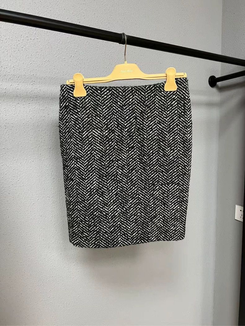 Prada Miu Miu Wool Skirt Size 36 Brand New -2505 Size US 36 / EU 52 - 2 Thumbnail