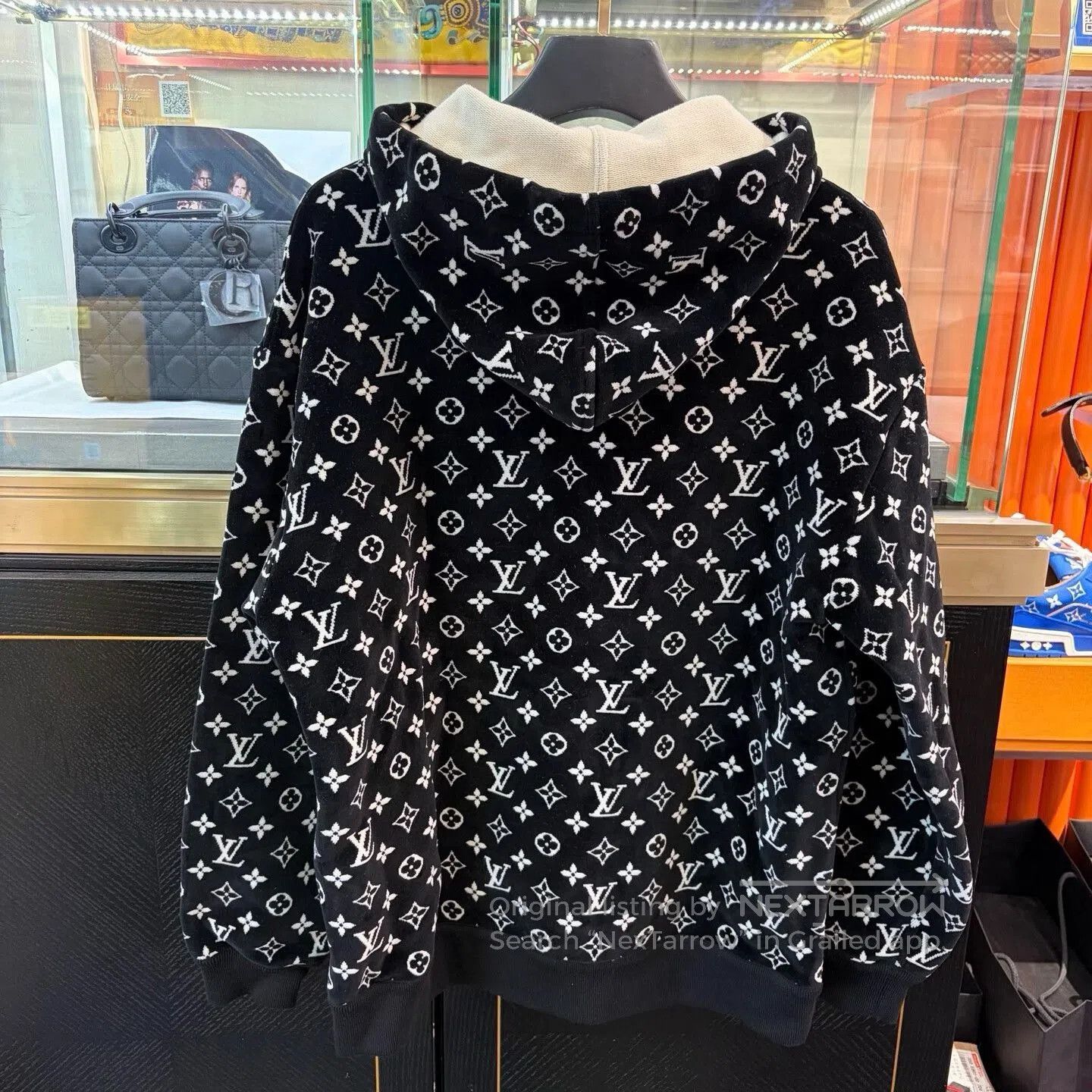 Louis Vuitton louis vuitton logo velvet hooded sweatshirt. Size US M / EU 48-50 / 2 - 2 Thumbnail