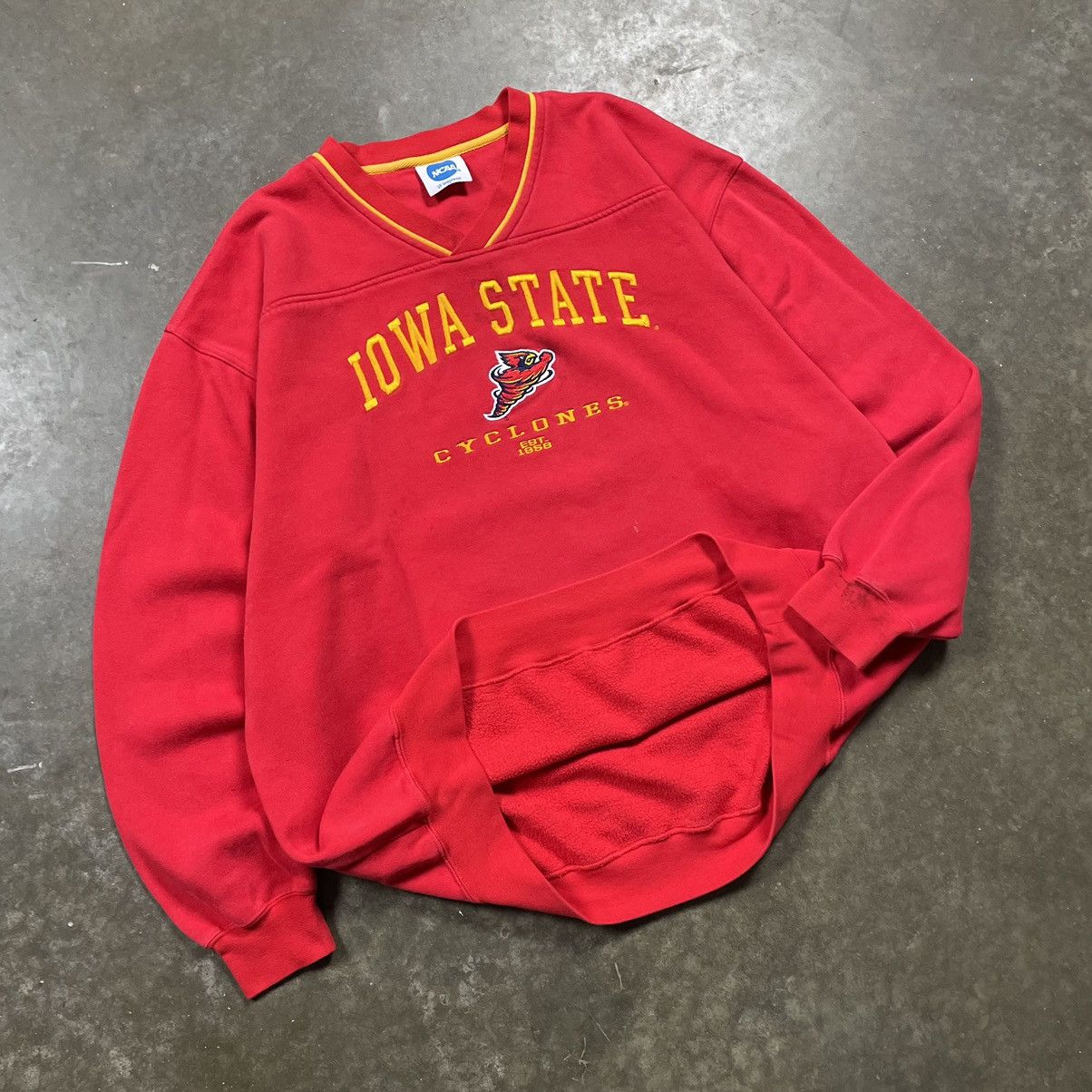 NCAA × Vintage Vintage Iowa State Cyclones College Crewneck Embroidered Red Size US XL / EU 56 / 4 - 2 Thumbnail