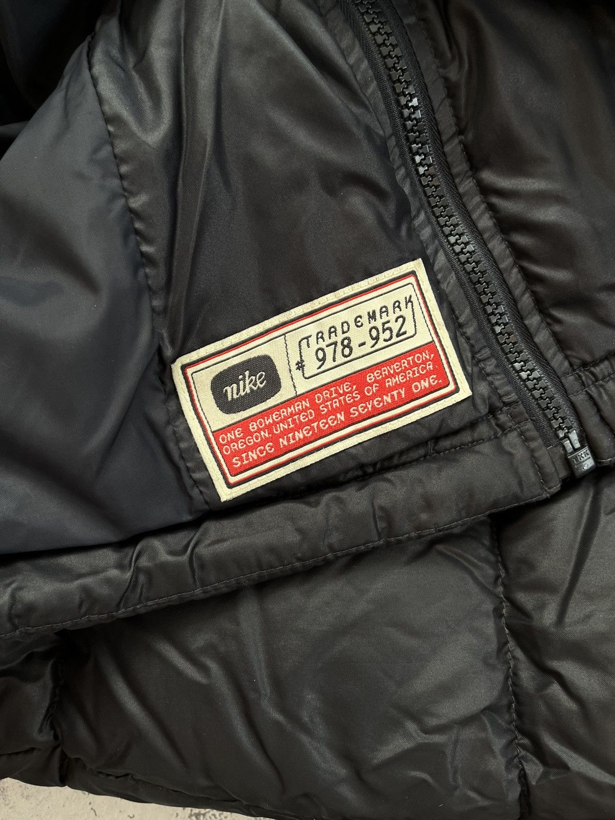 Nike 90’s NIKE VINTAGE RETRO DOWN PUFFER JACKET SWOOSH SPELLOUT Size US M / EU 48-50 / 2 - 5 Thumbnail