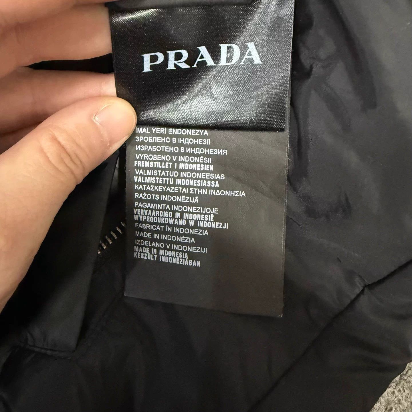 Prada Prada two-tone black blue nylon hem logo jacket 46 Size US S / EU 44-46 / 1 - 4 Thumbnail