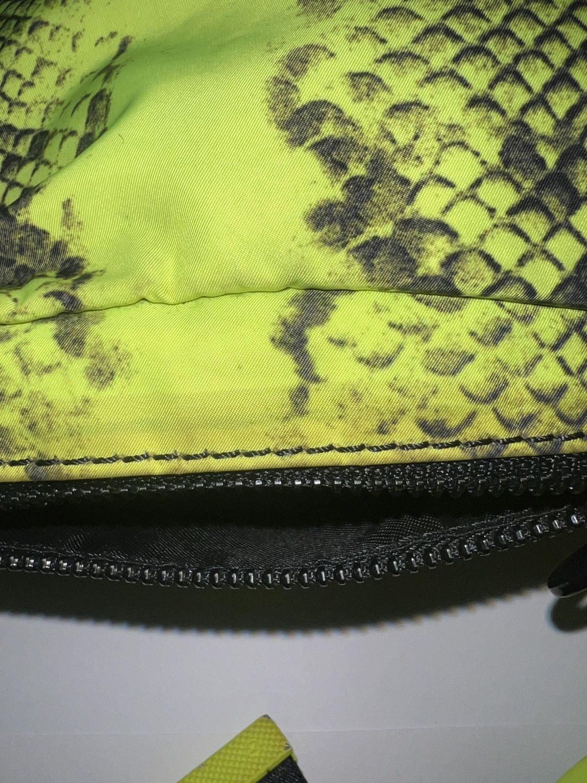 Off-White × Virgil Abloh Off-White Neon Green Black Python Print Belt Bag Virgil Size ONE SIZE - 7 Thumbnail