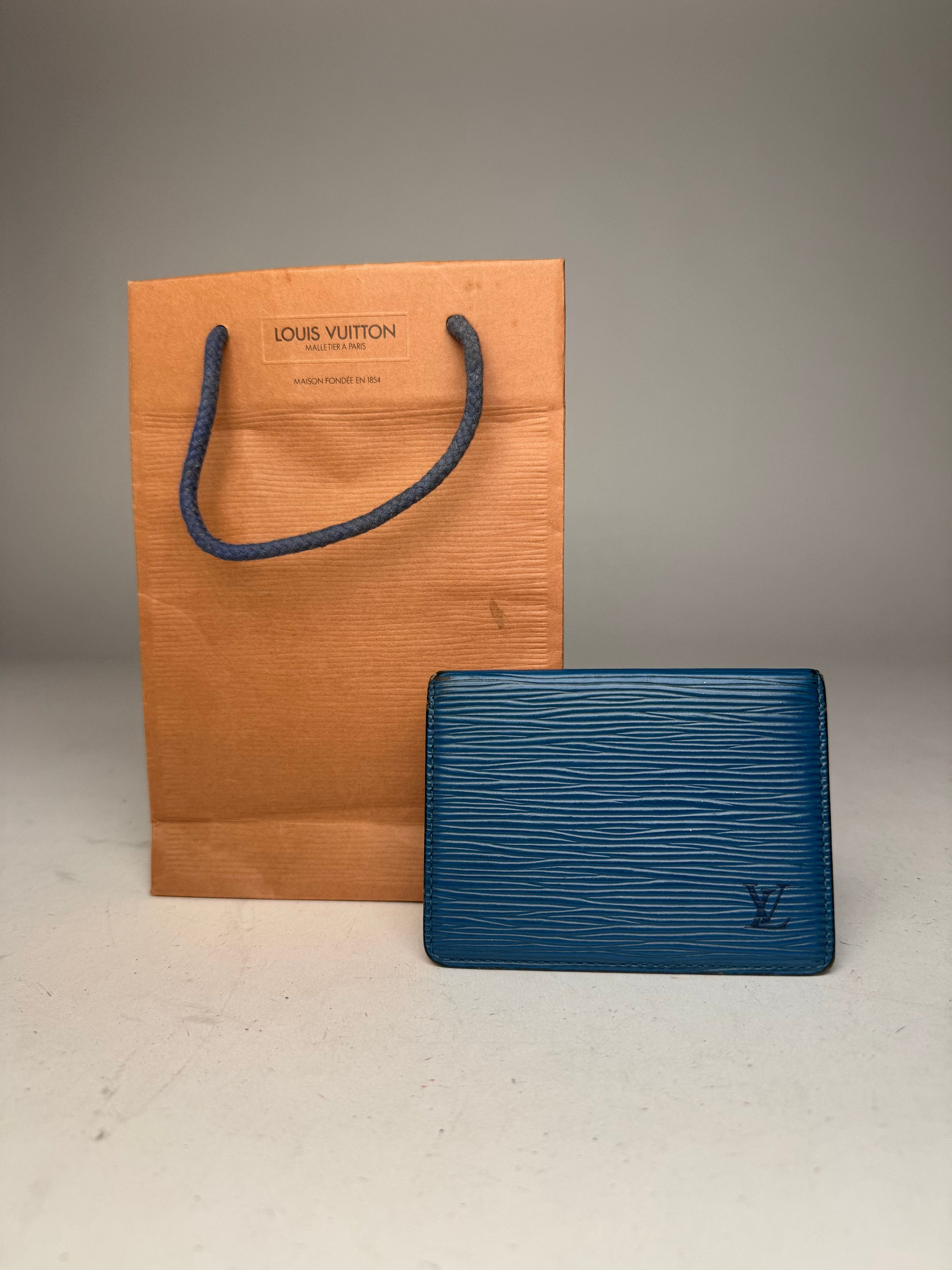 Louis Vuitton Vintage EPI Leather Card Holder Blue Size ONE SIZE - 1 Thumbnail