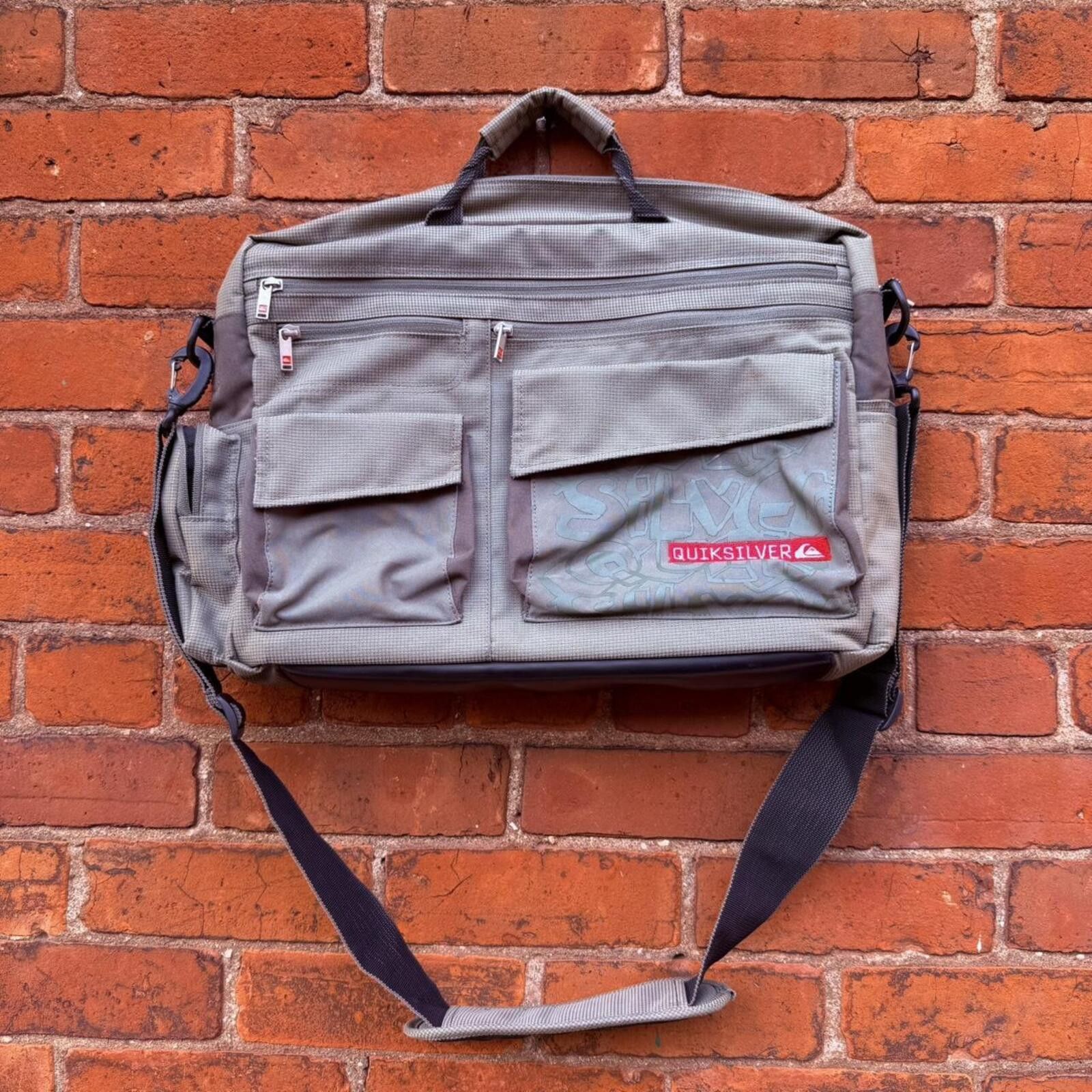 Quiksilver vintage quiksilver laptop bag 00s OS Size ONE SIZE - 1 Thumbnail