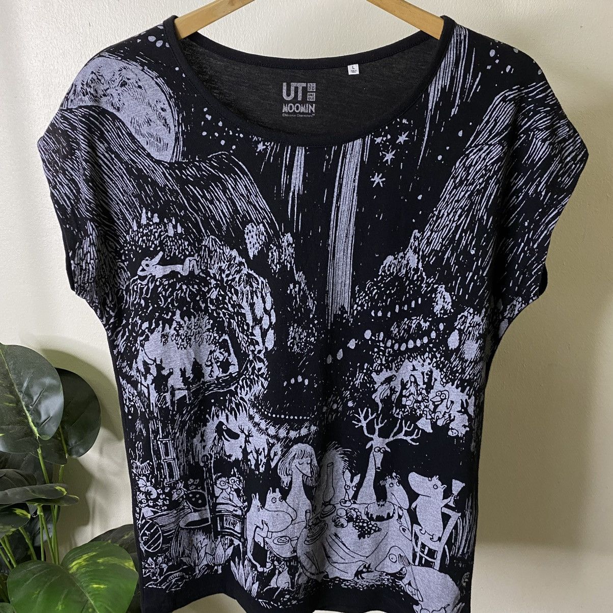 Uniqlo UT x Moomin Animated Series Overprint Women T Shirt Size M / US 6-8 / IT 42-44 - 2 Thumbnail
