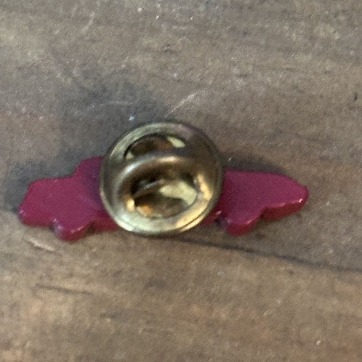 Vintage Vintage red 1980’s car tac pin Size ONE SIZE - 3 Thumbnail