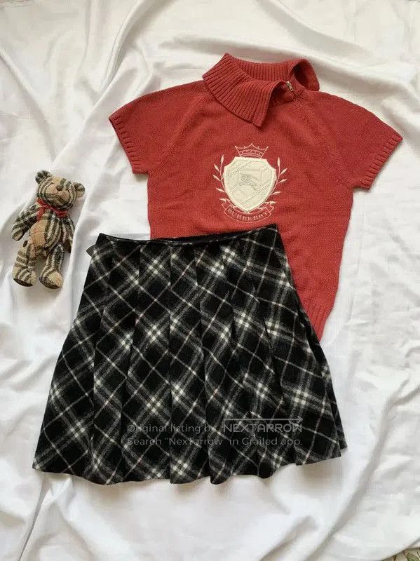 Burberry Burberry Black Pleated Wool Skirt. Size 23" - 3 Thumbnail