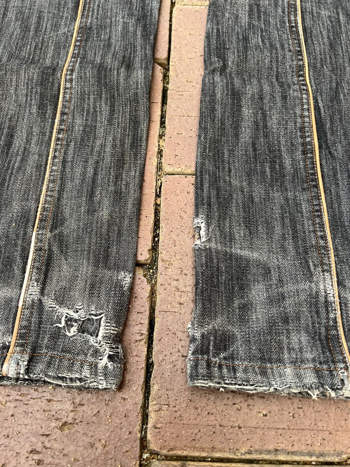 Japanese Brand LAV DISTRESSED JEANS VERY RARE Size US 31 - 13 Thumbnail