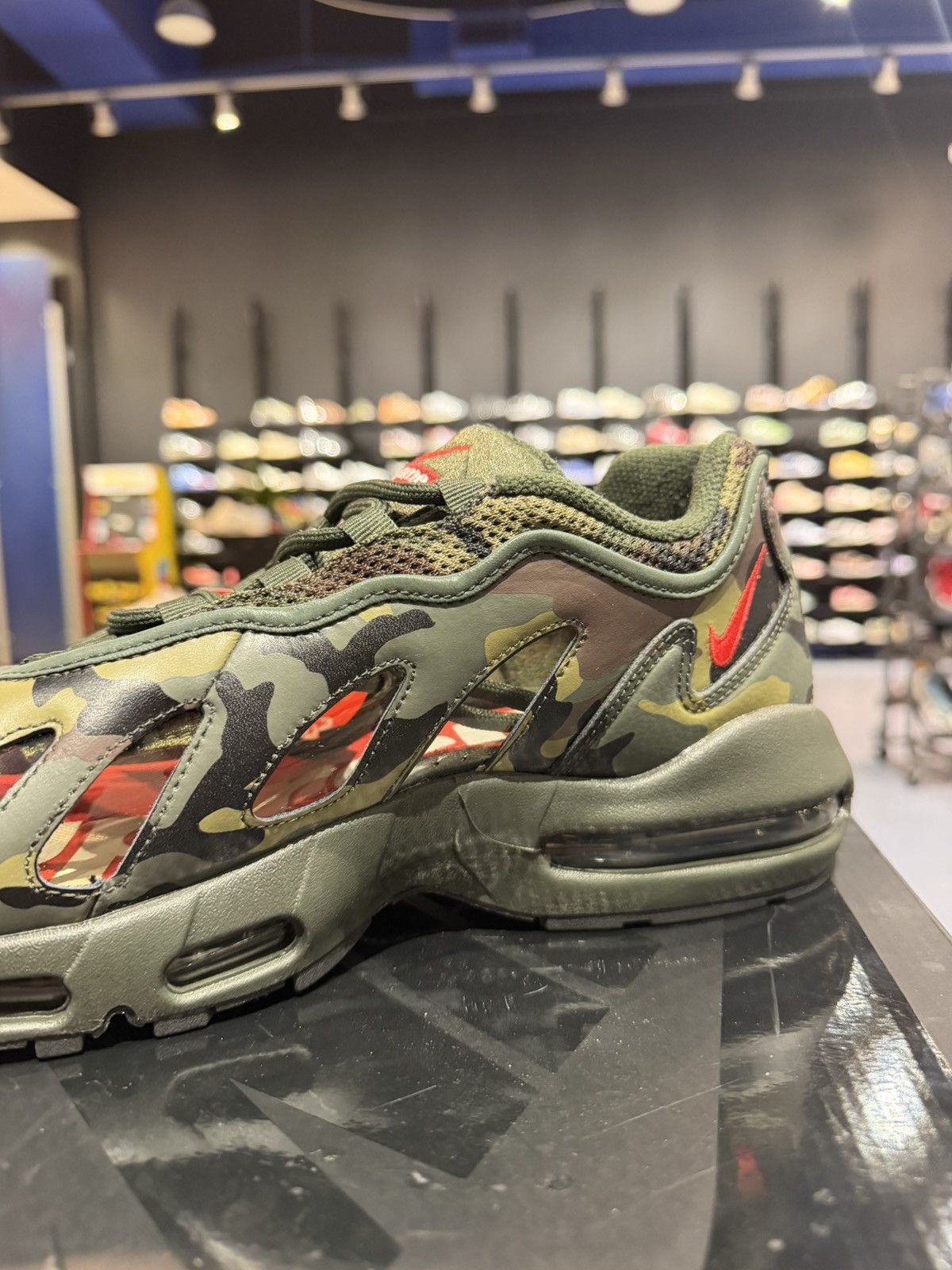 Supreme Size 11 - Nike Air Max 96 “Supreme Camo” Size US 11 / EU 44 - 3 Thumbnail