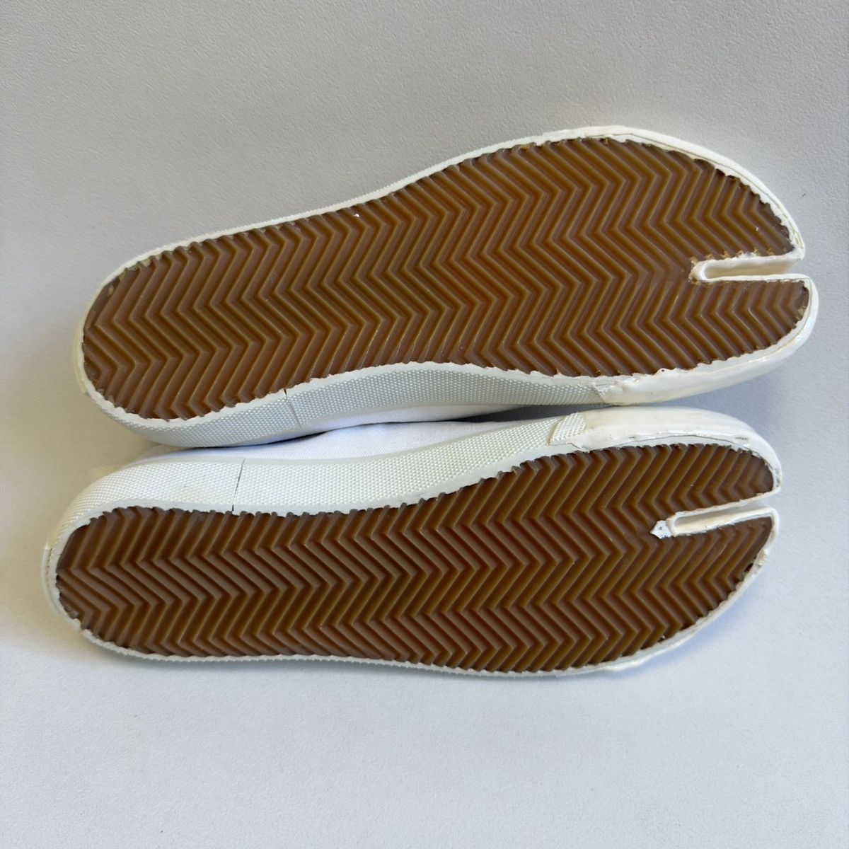 Maison Margiela S/S 20 White ‘Resin Dipped’ Tabi Sneakers Size US 8 / IT 38 - 15 Thumbnail