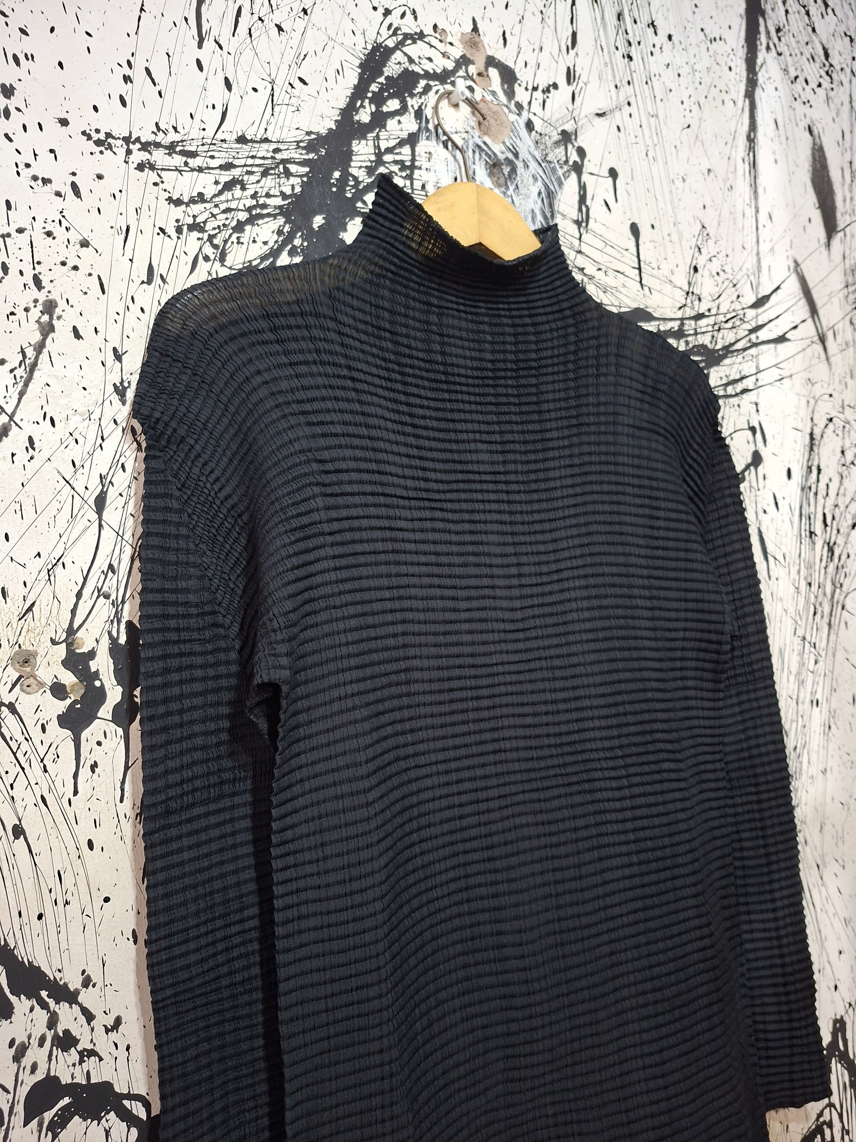 Issey Miyake ISSEY MIYAKE HIGH NECK PLEATED LONGSLEEVE Size M / US 6-8 / IT 42-44 - 2 Thumbnail