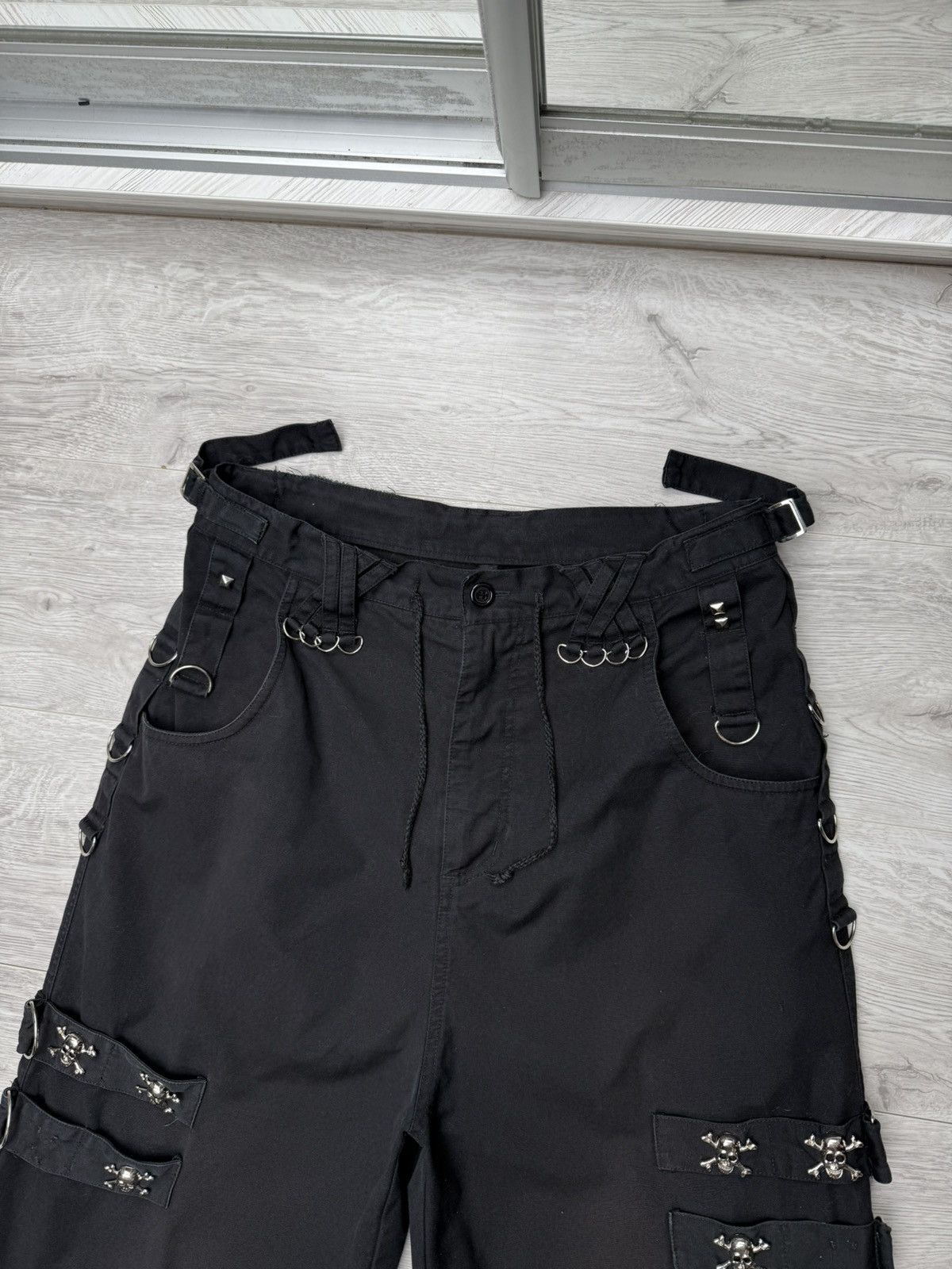 Tripp NYC Zoelibat Gothic Punk Black Shorts D-Ring Skull Buckle Straps Size US 32 / EU 48 - 2 Thumbnail