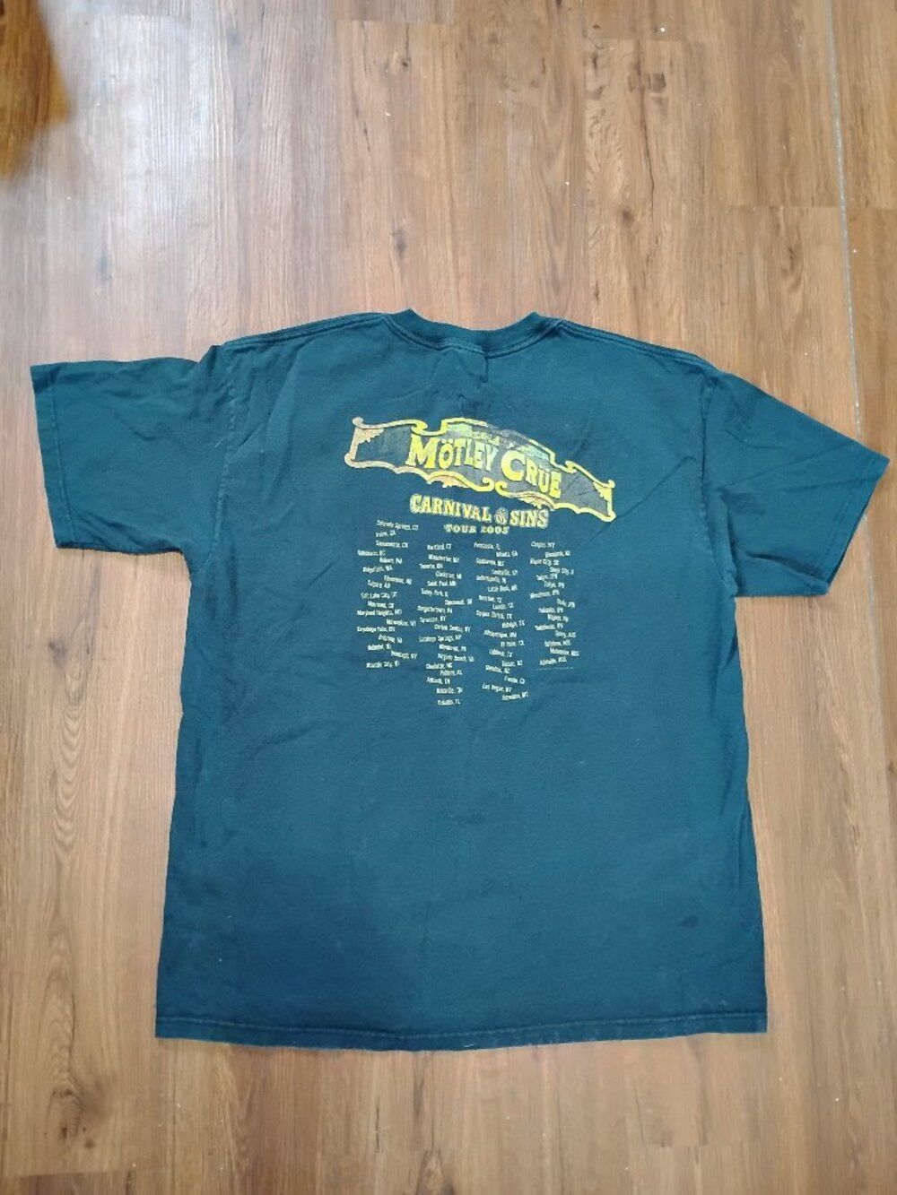 Band Tees Vintage Motley Crue Carnival of Sins Tour T-Shirt Size US XL / EU 56 / 4 - 5 Thumbnail