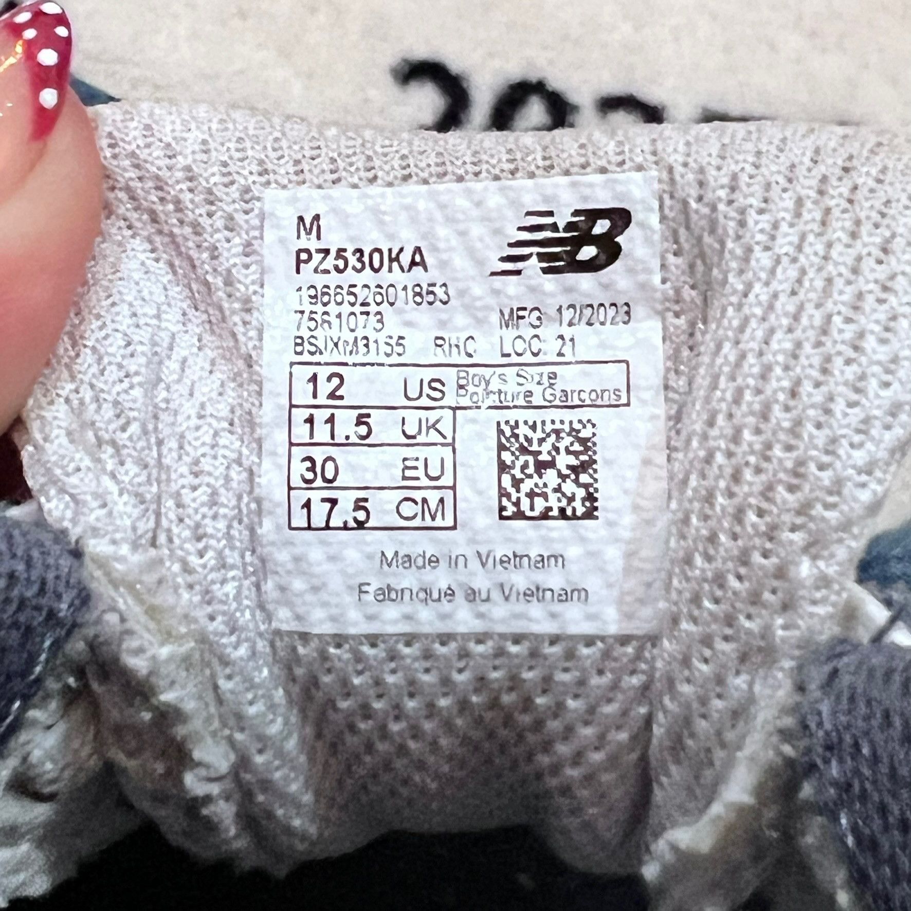 New Balance Throwback to the 90's Big Kids New Balance 530 Sneakers Size US 12 / EU 45 - 6 Thumbnail