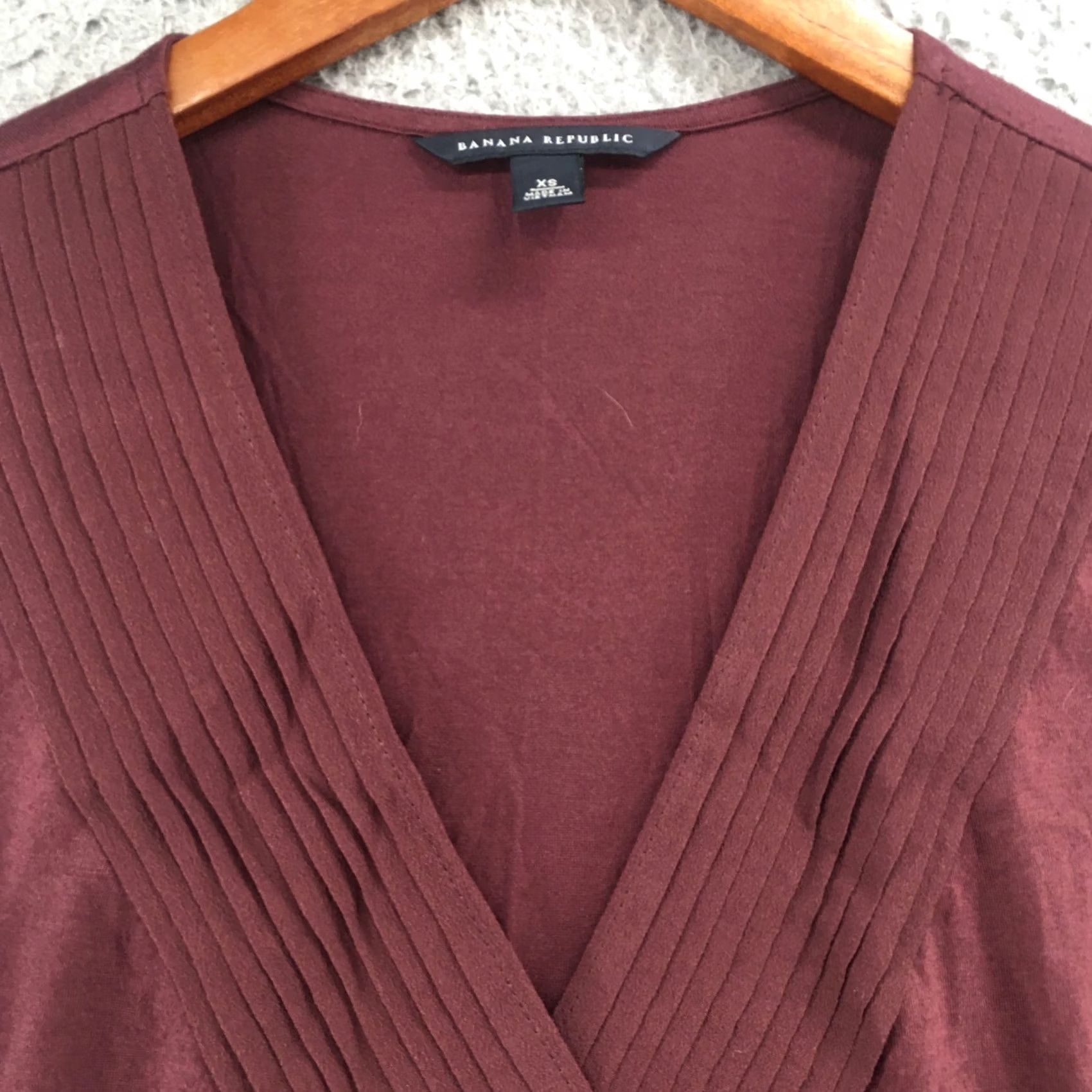 Banana Republic Banana Republic Blouse Shirt Tunic Womens XS Burgundy Sleeveless V-Neck Pleated Front Size XS / US 0-2 / IT 36-38 - 3 Thumbnail