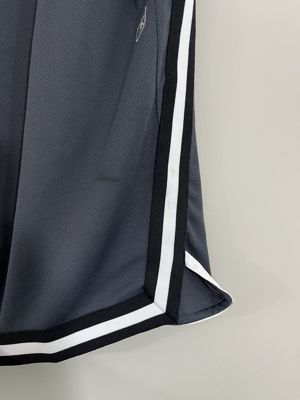 Vintage Vintage AND1 Distressed Y2K Basketball Shorts Size XL Size US 36 / EU 52 - 7 Thumbnail