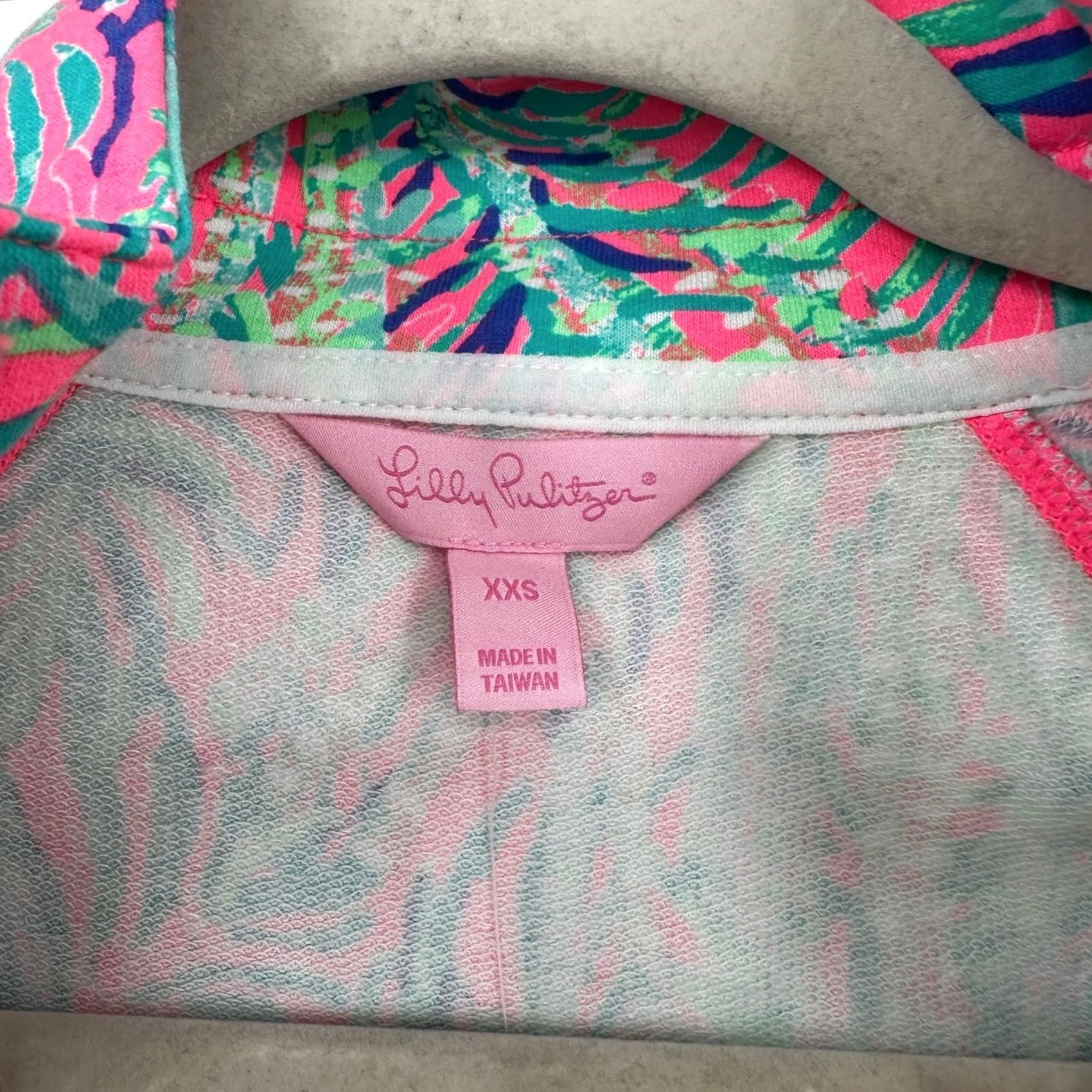 Lilly Pulitzer VINTAGE Lilly Pulitzer UPF 50 Skipper Pullover Top Pink Sunrise Lagoon Palm Leaf XXS Size XXS / US 00 / IT 34 - 4 Thumbnail