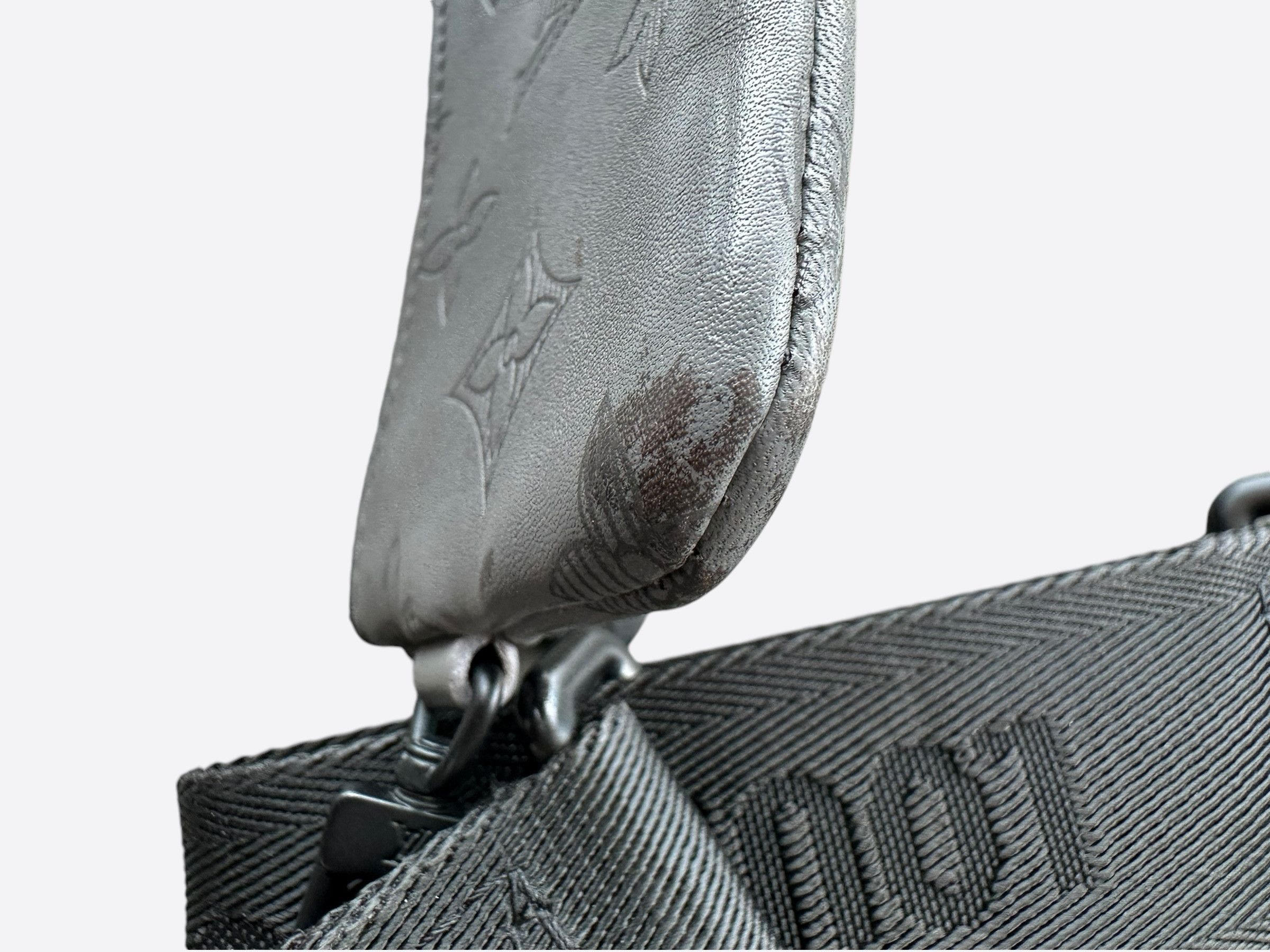 Louis Vuitton Louis Vuitton Grey Shadow Monogram Duo Messenger Size ONE SIZE - 3 Thumbnail