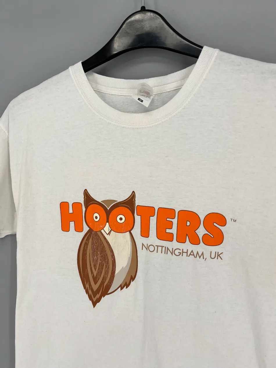 Band Tees Vintage Y2K Hooters "Nottingham United Kingdom" Band tee Size US M / EU 48-50 / 2 - 6 Thumbnail