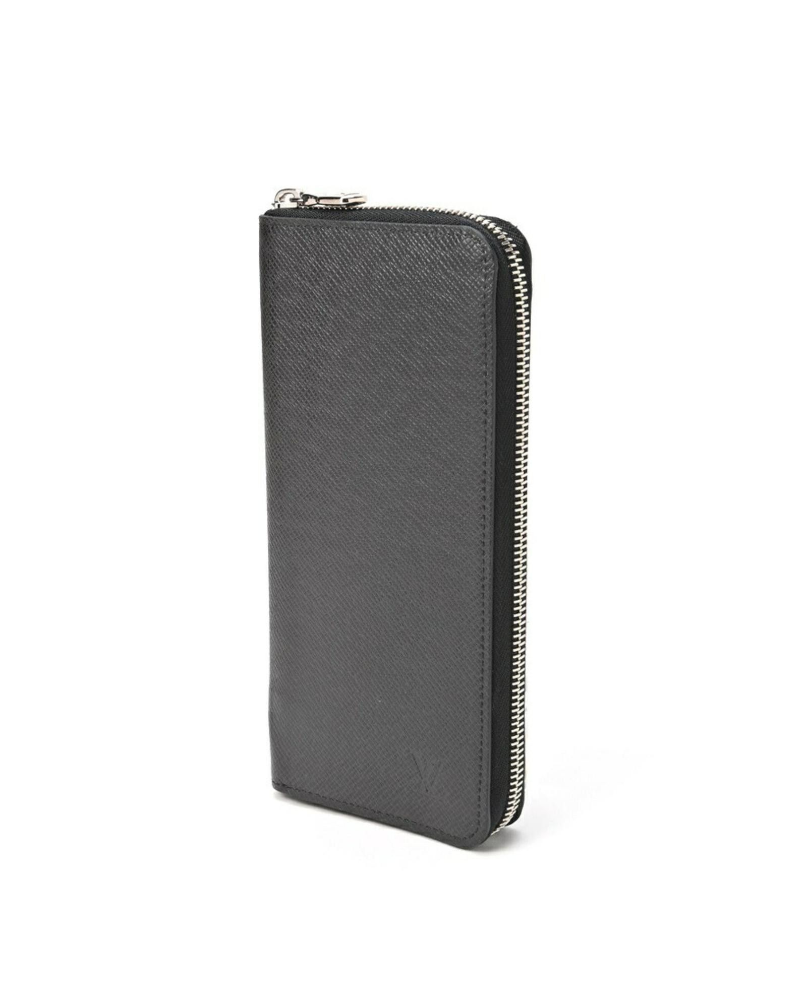image of Louis Vuitton Stylish Leather Wallet With Multiple Pockets And Compartments in Black, Men's