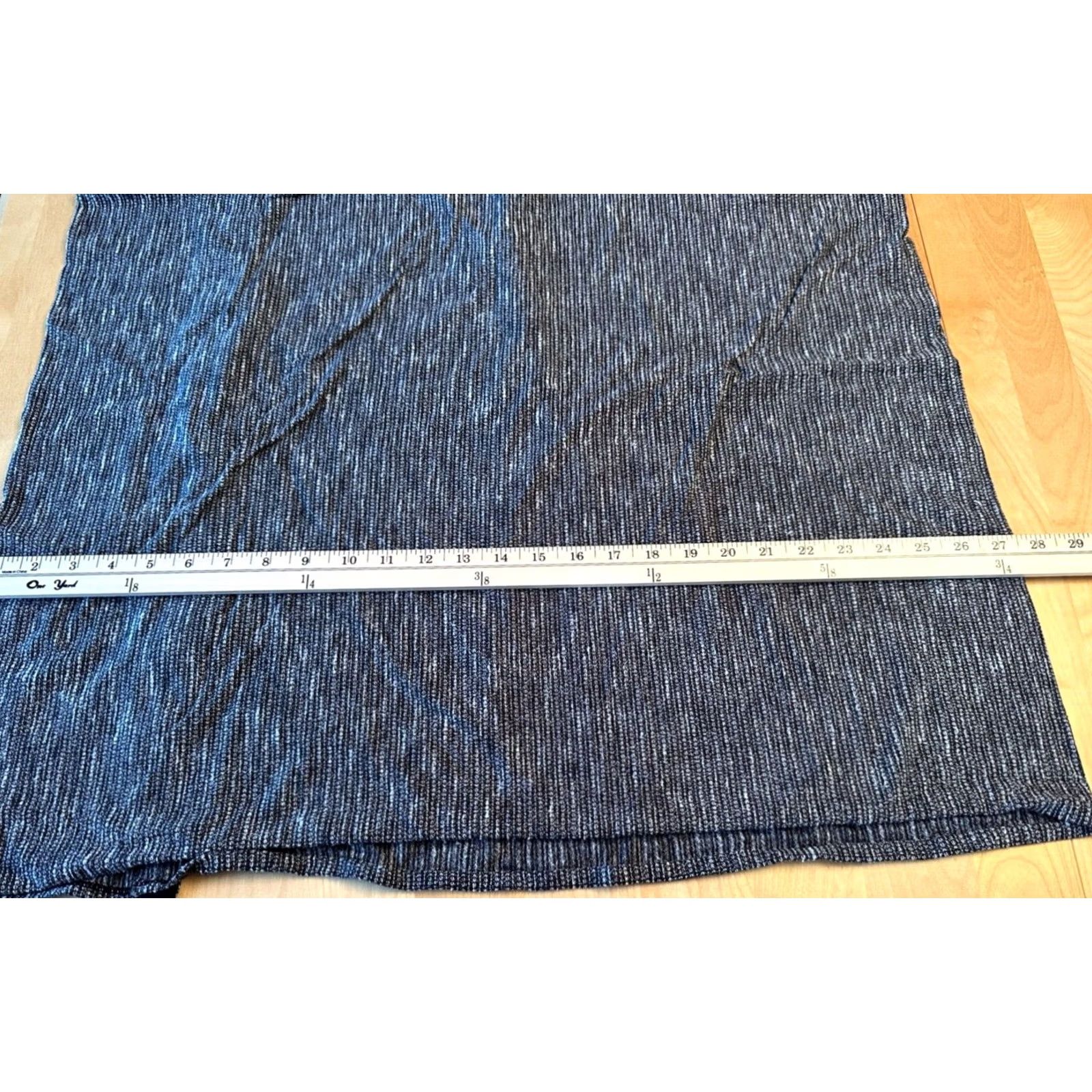 Lululemon LULULEMON INFINITY SNAP SCARF GREY BLACK Womens Size ONE SIZE - 5 Thumbnail