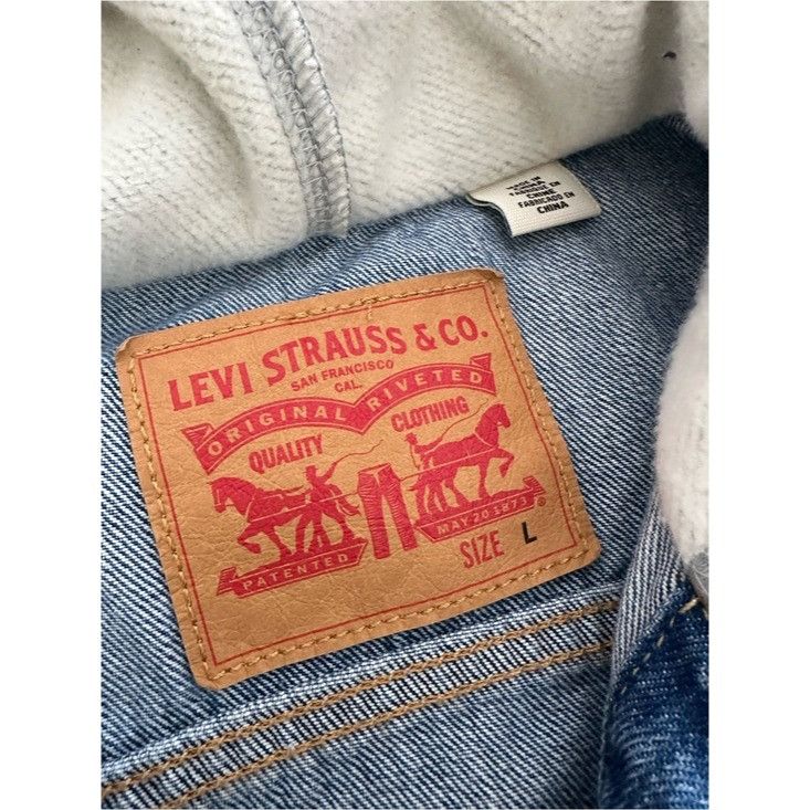 Levi's Levi's Blue Denim Jacket with Gray Hood & Sleeves Size US L / EU 52-54 / 3 - 6 Thumbnail