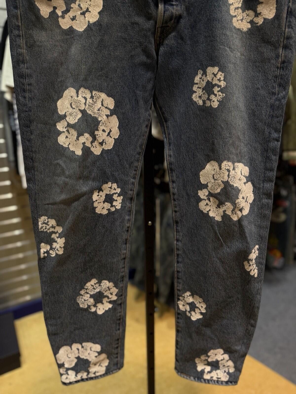 DENIM TEARS Denim Tears Light Washed Blue Cotton Wreath Jeans Size 36x34 Size US 36 / EU 52 - 8 Thumbnail