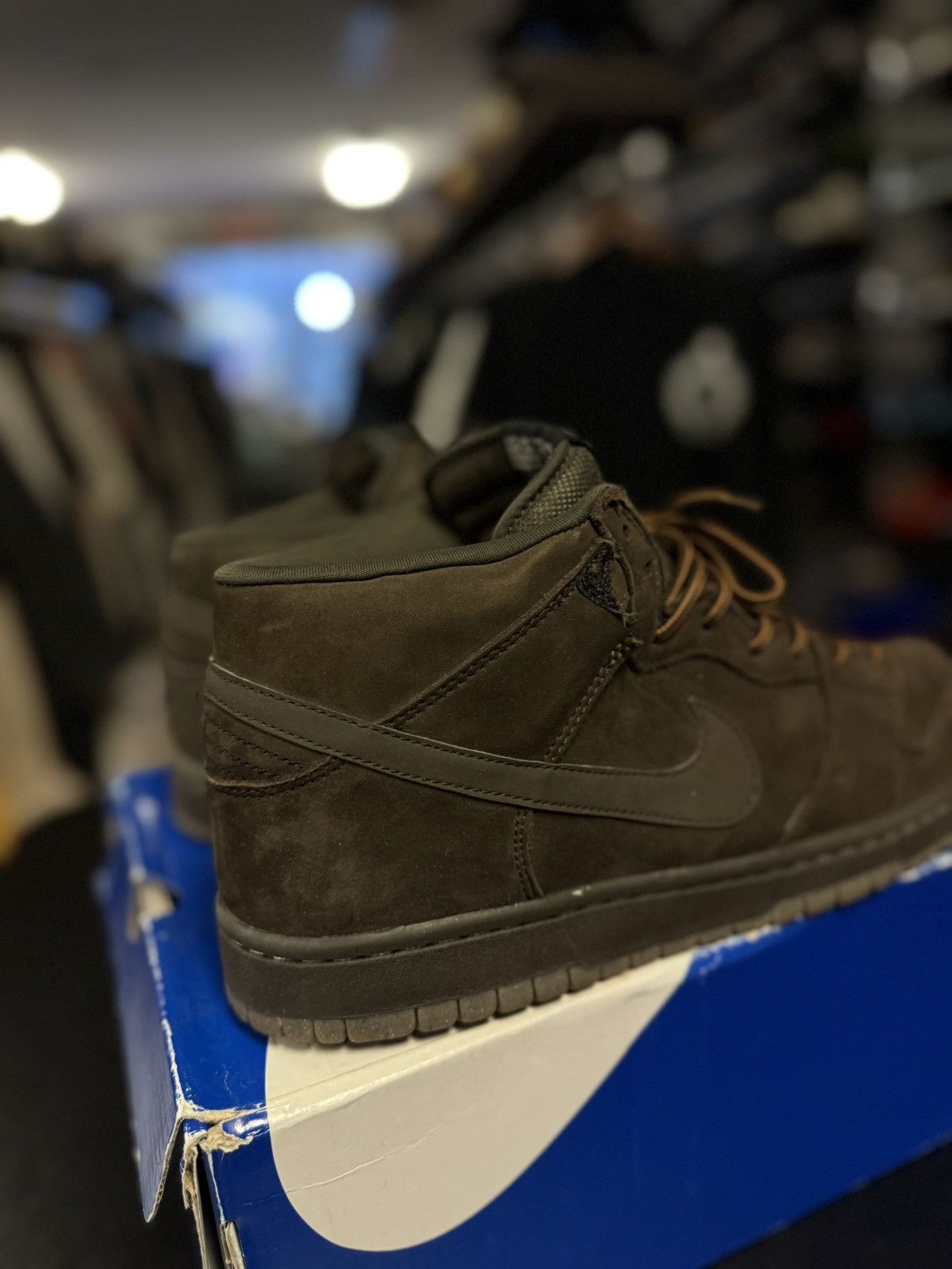 Nike Nike SB Mid Chocolate 2009 RARE W Box 🧼 Size 11 Size US 11 / EU 44 - 4 Thumbnail
